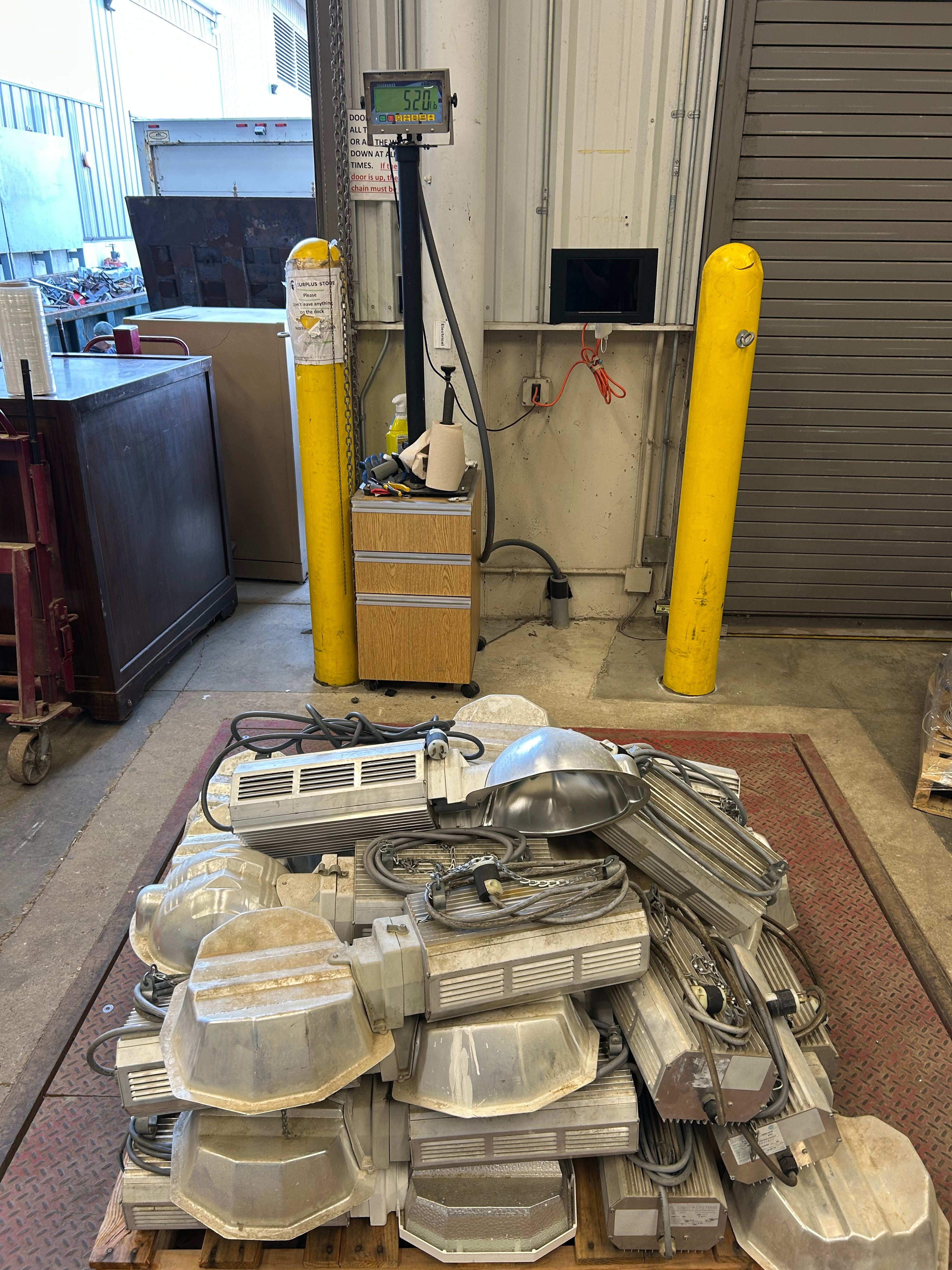 Pallet of Grow Lights #4 - 520lbs *Untested*