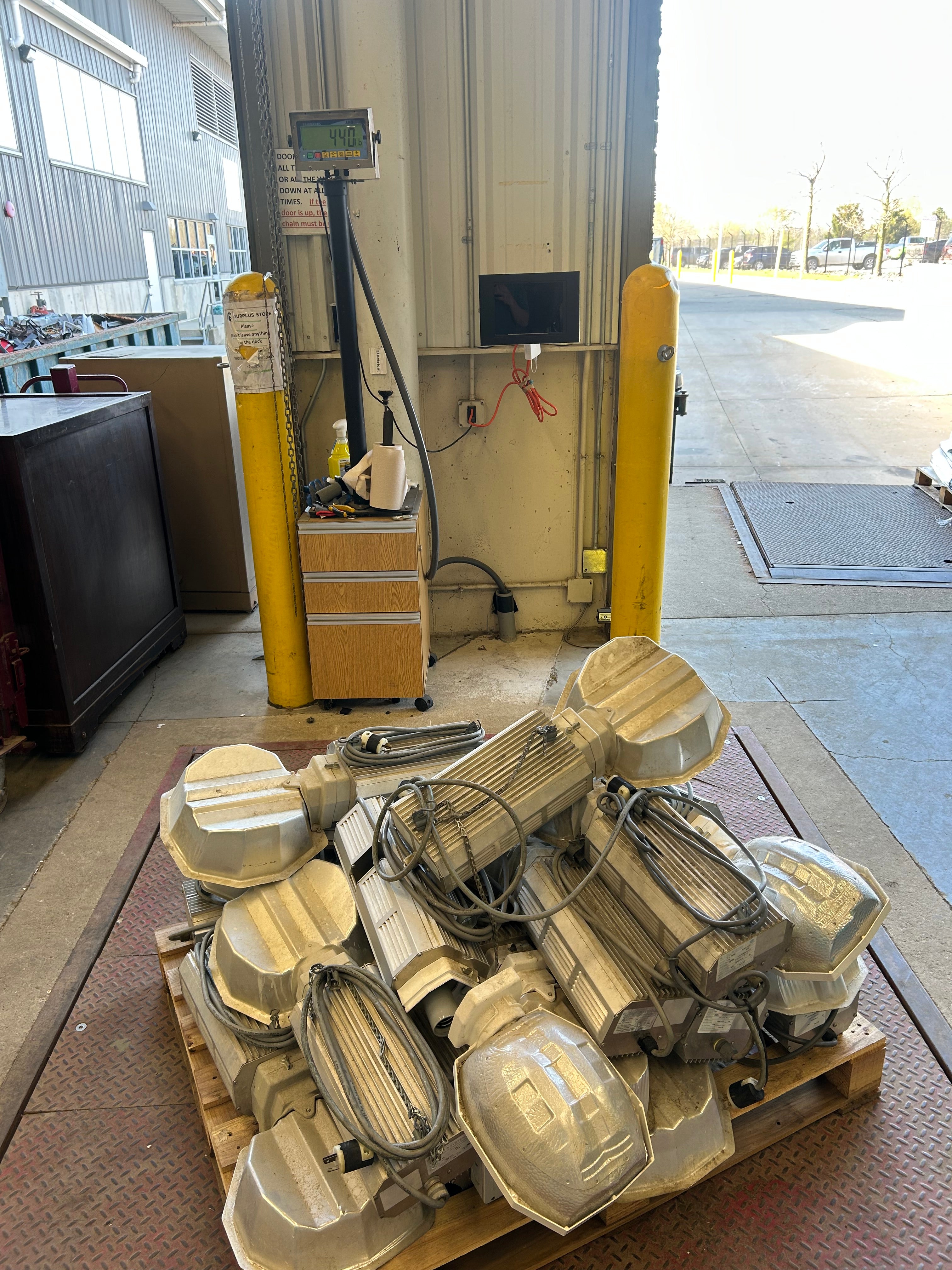 Pallet of Grow Lights #1 - 440lbs  *Untested*