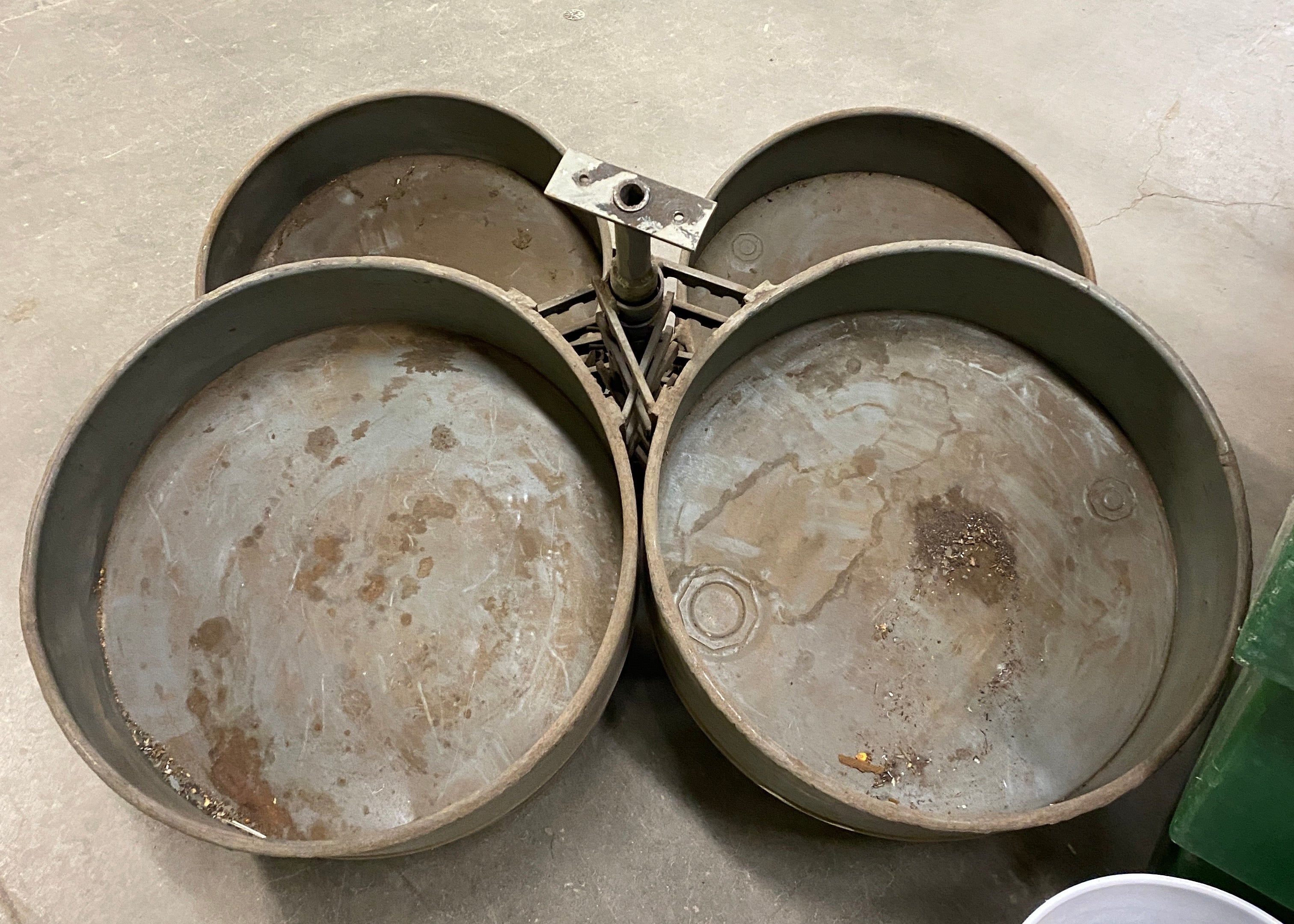 6 Bucket 3 Layer Food Trough