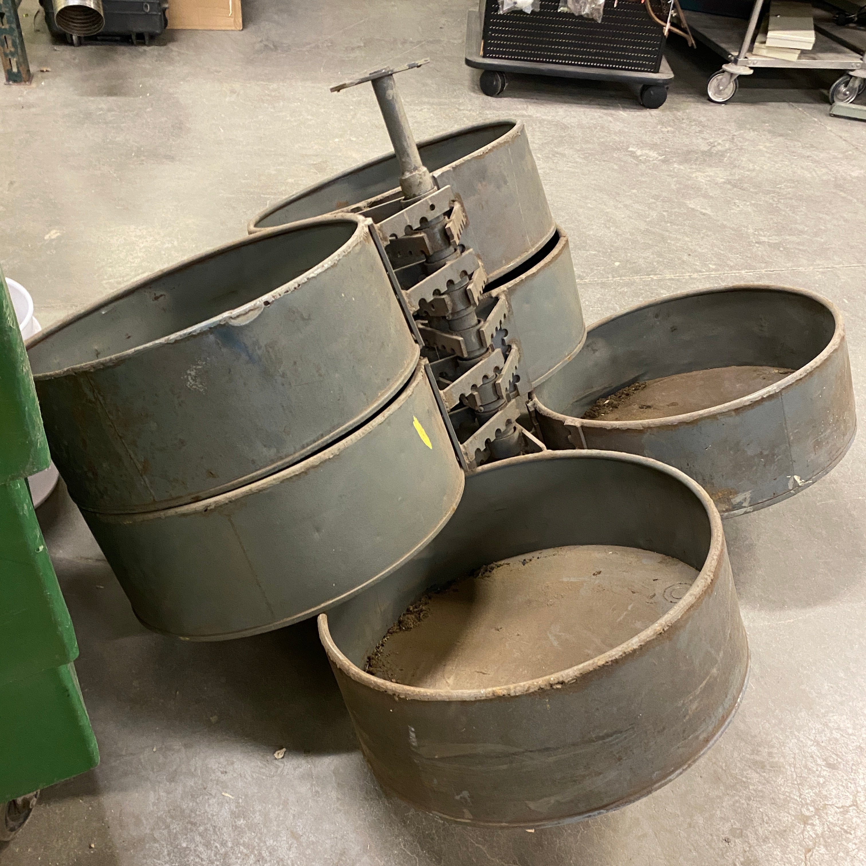 6 Bucket 3 Layer Food Trough