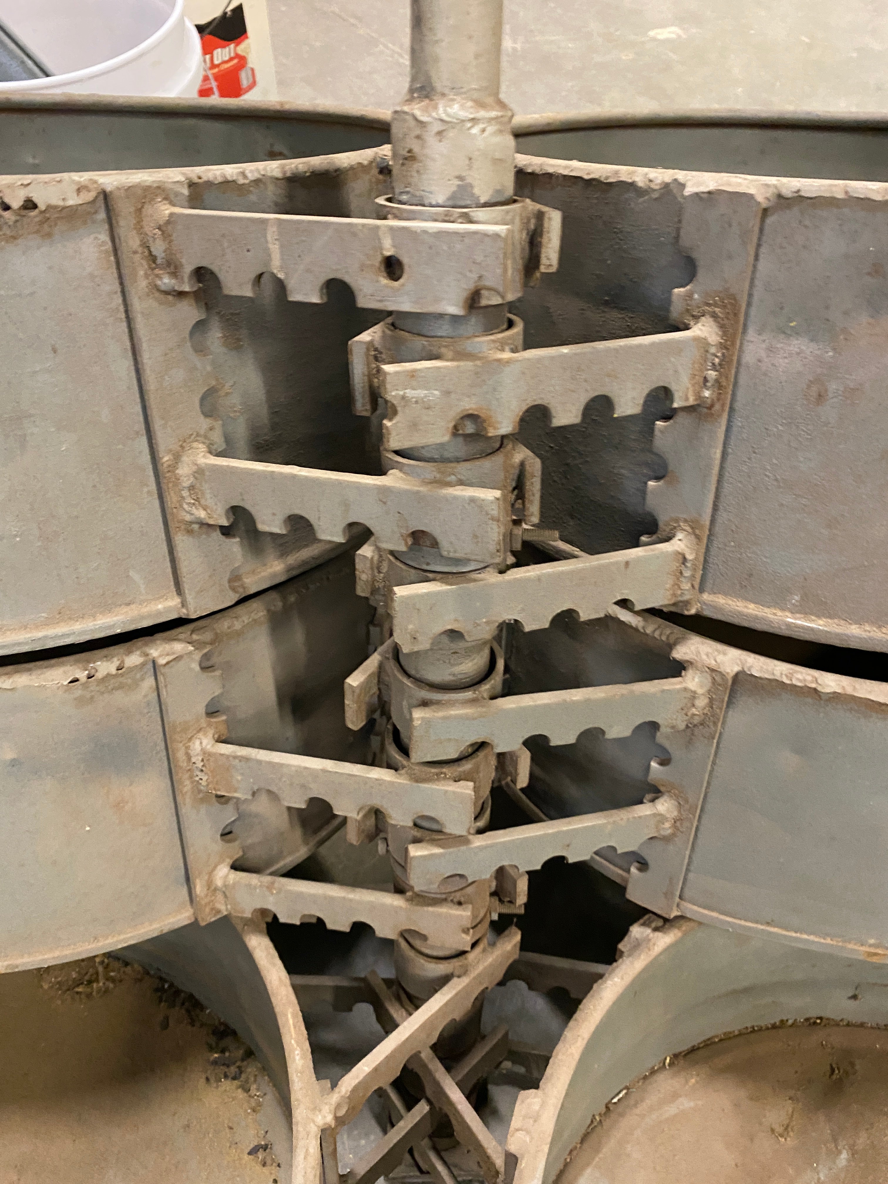 6 Bucket 3 Layer Food Trough