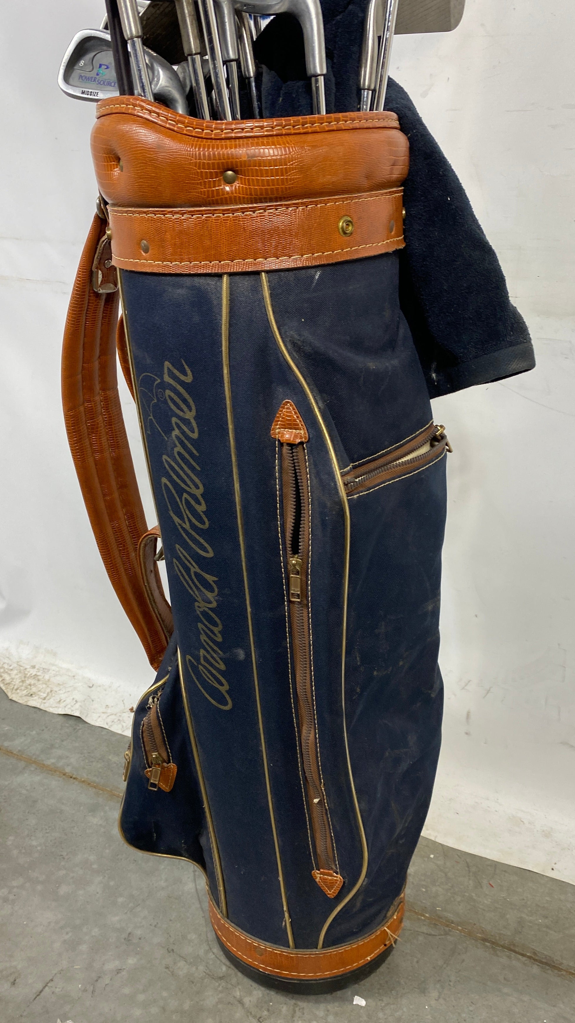 Wilson 1200 Gear Effect w/ Mixed Assortment of Wilson Clubs Right Handed Full Set Golf Clubs w/ Arnold Palmer Bag