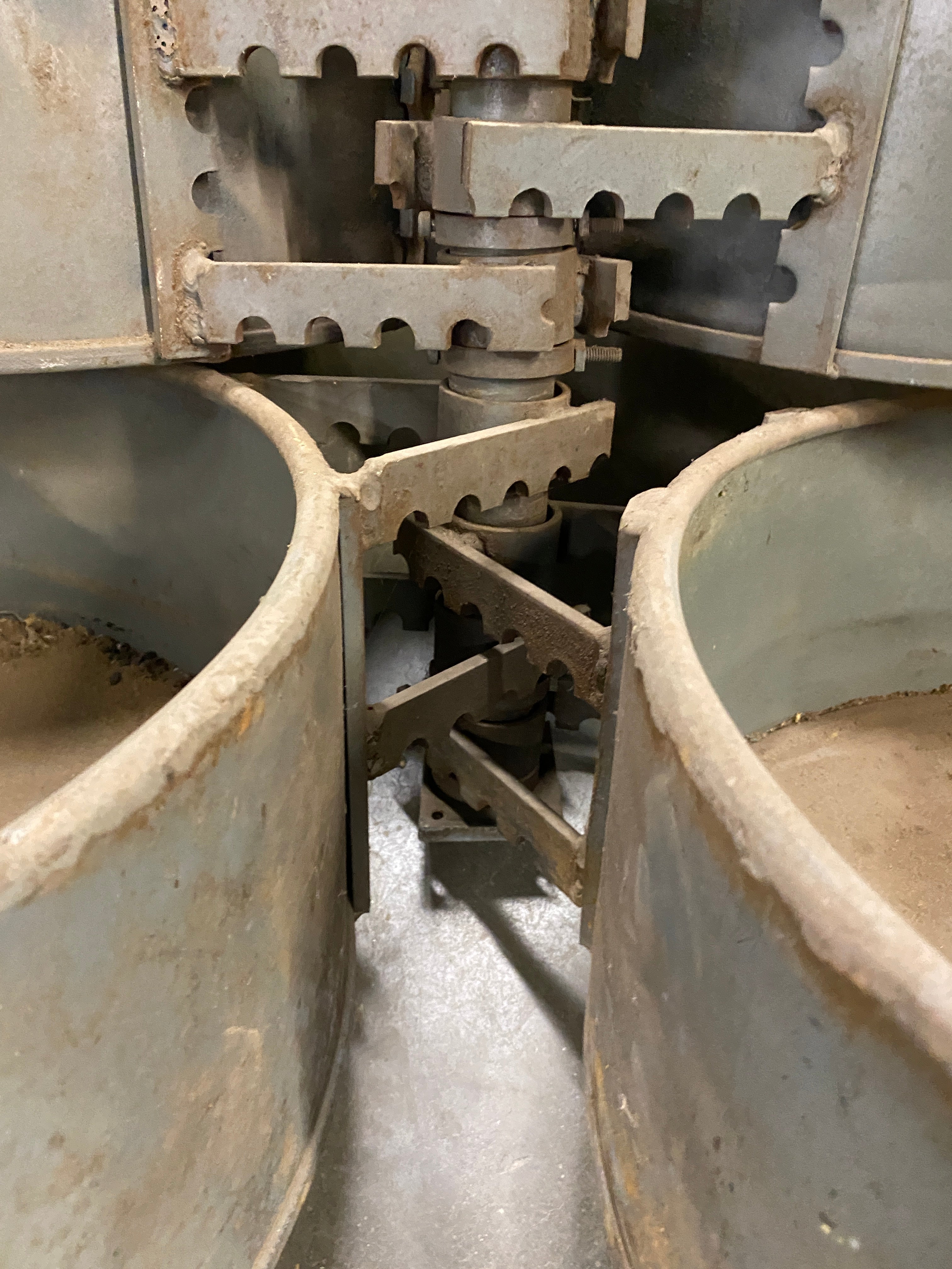 6 Bucket 3 Layer Food Trough