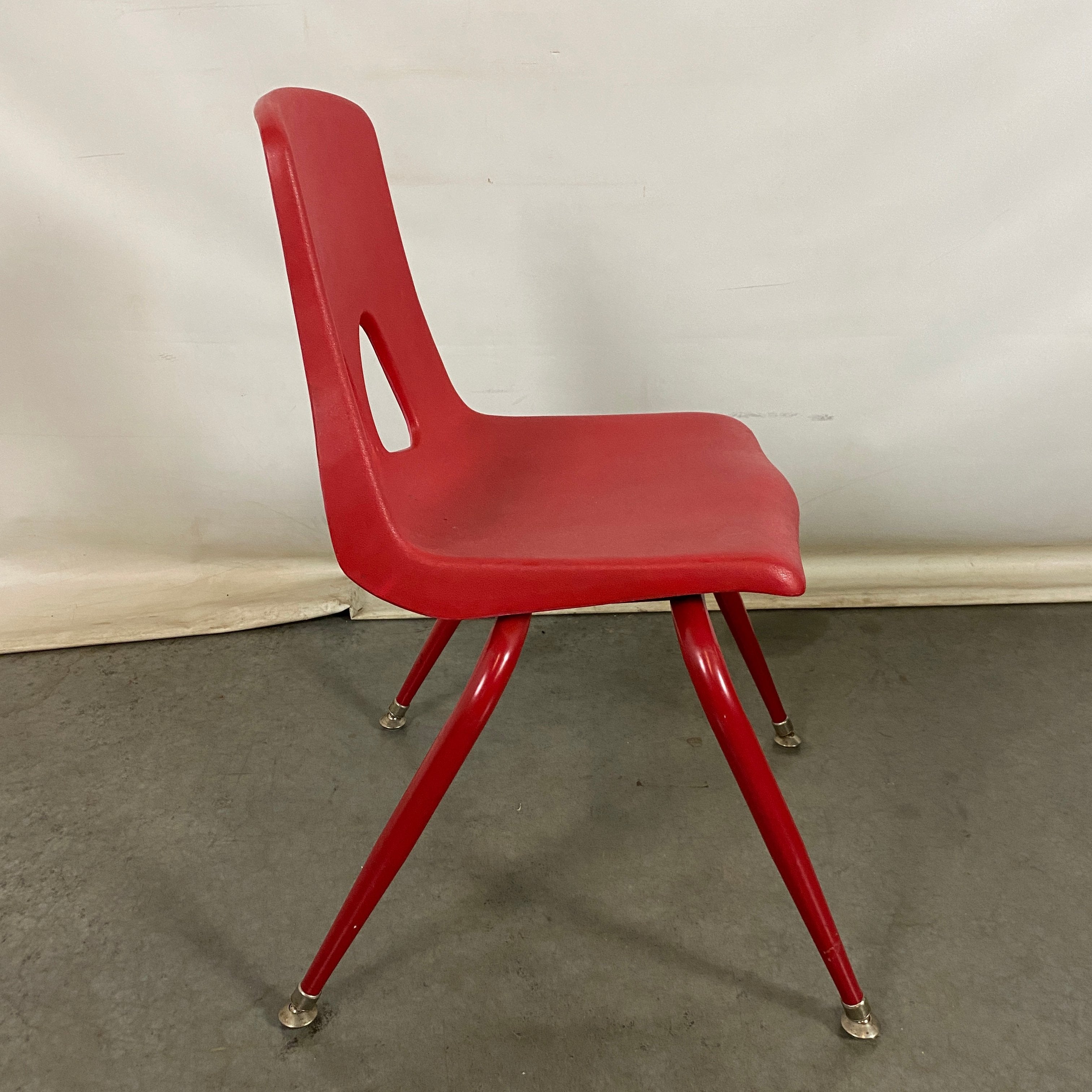 Red Plastic and Metal Legged Children's Classroom Chair