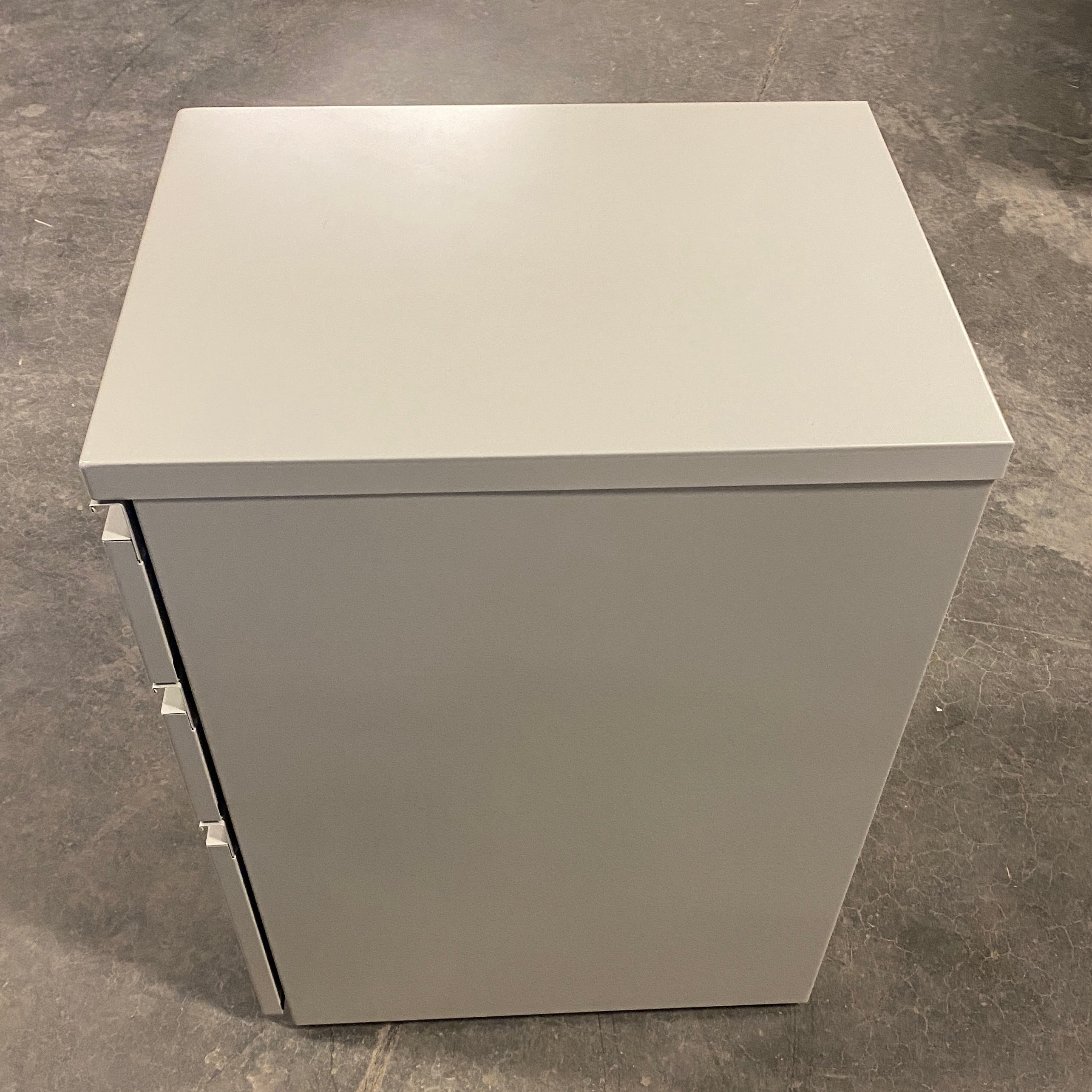 Beige 3 Drawer File Cabinet