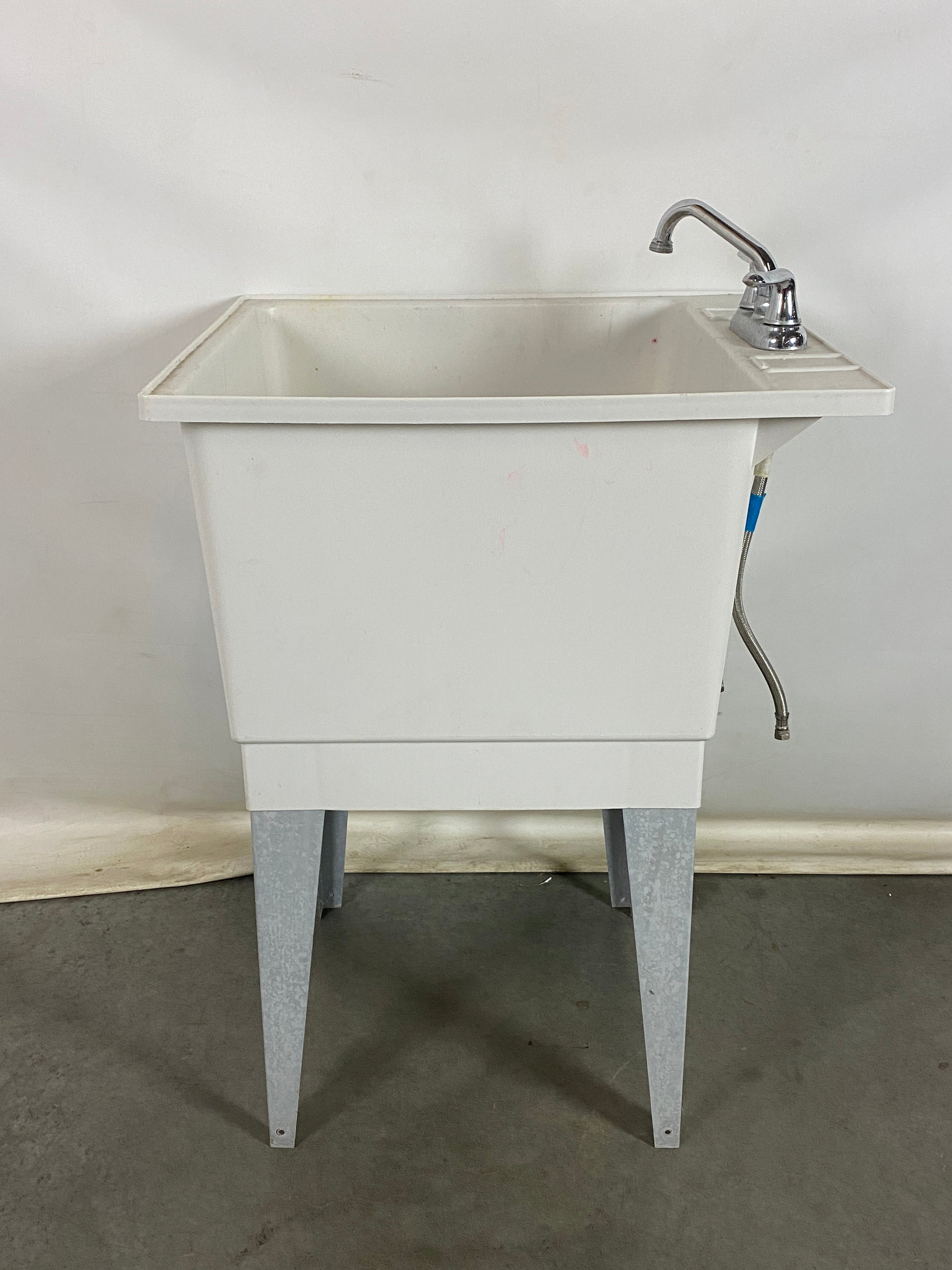 Utility Sink With Faucet