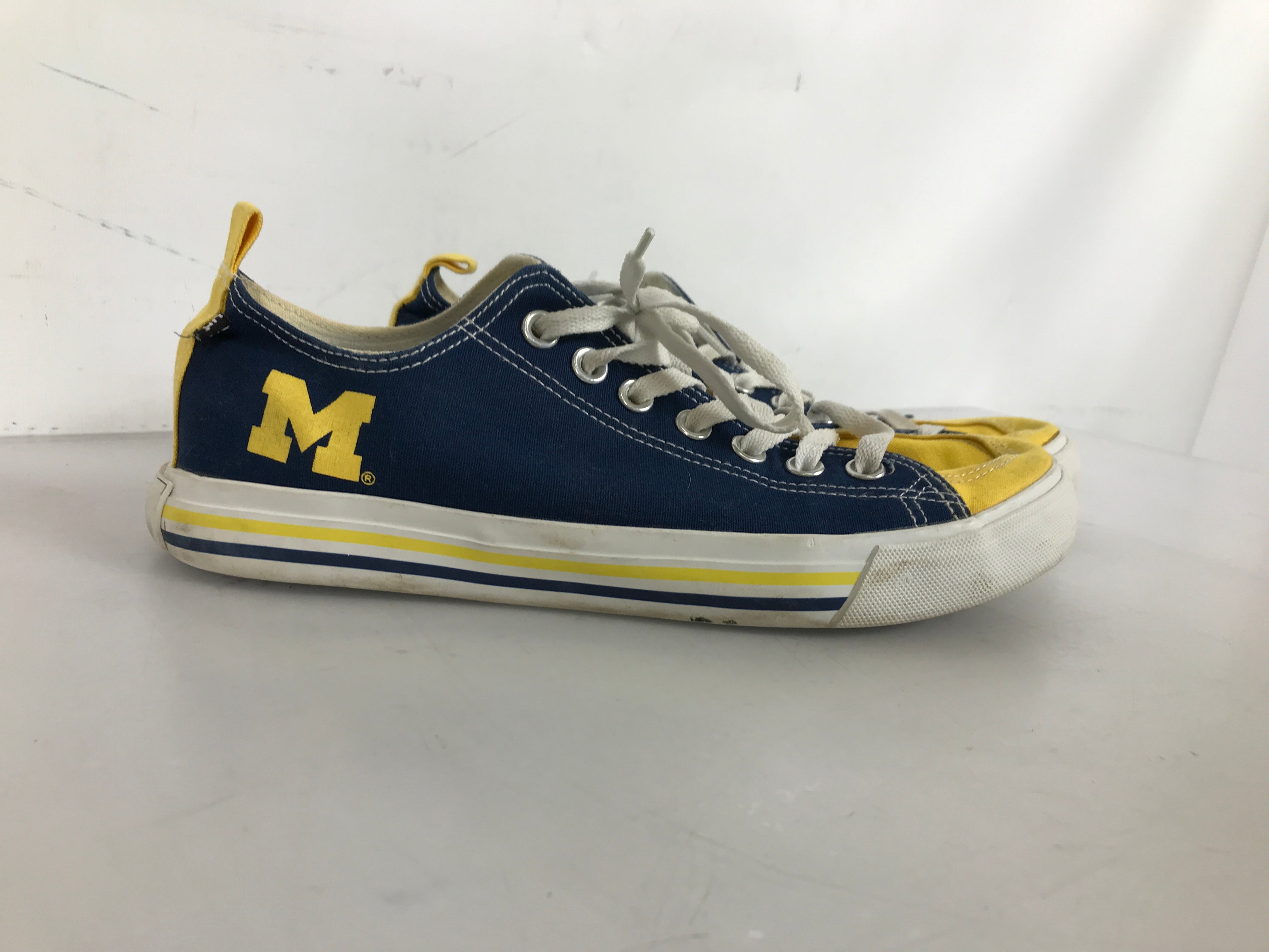 Skicks University of Michigan Low-Top Sneakers Men's Size 8/ Women's Size 10