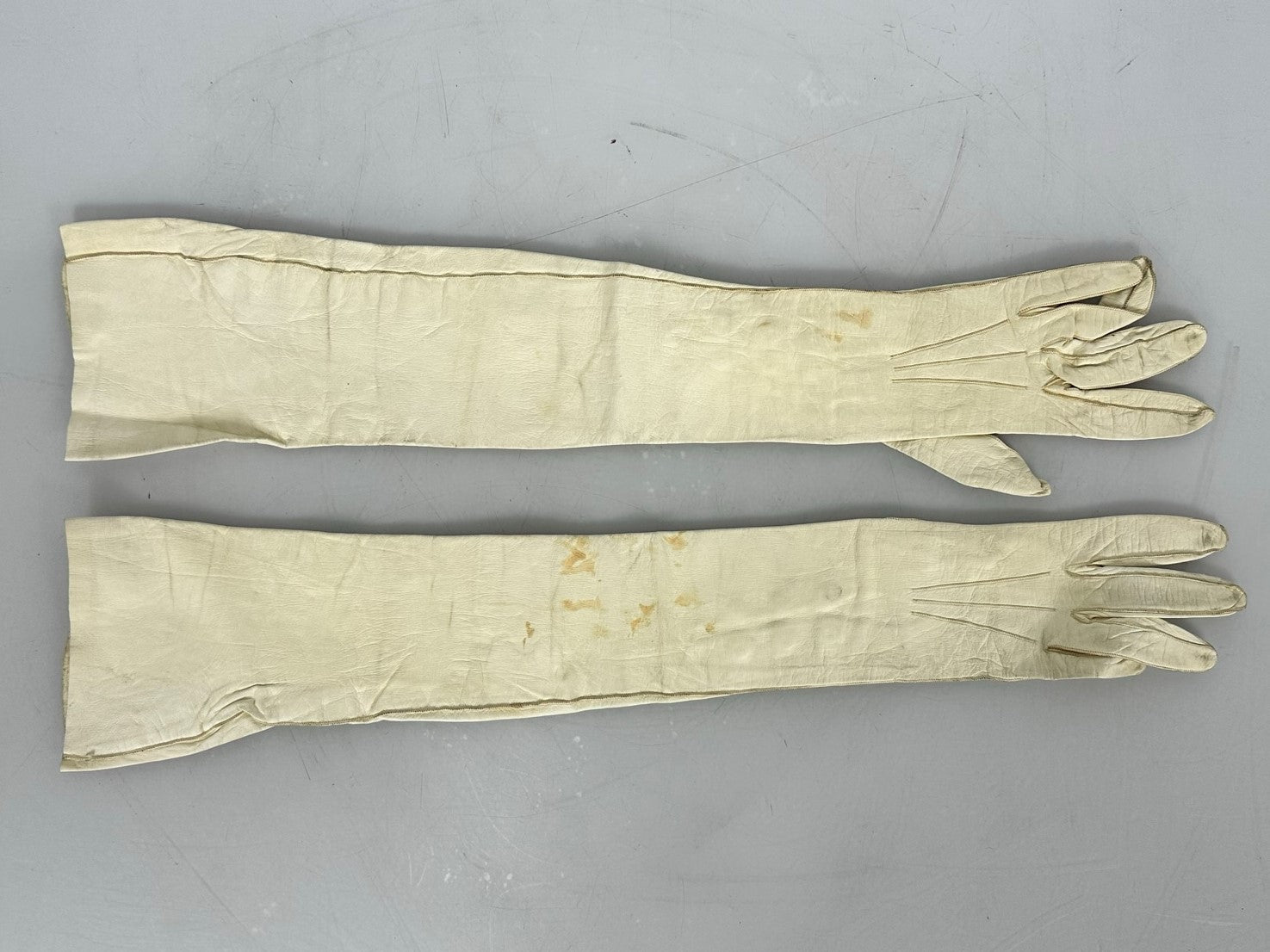 Pair of Vintage Off-White Leather Evening Gloves Women's Size S