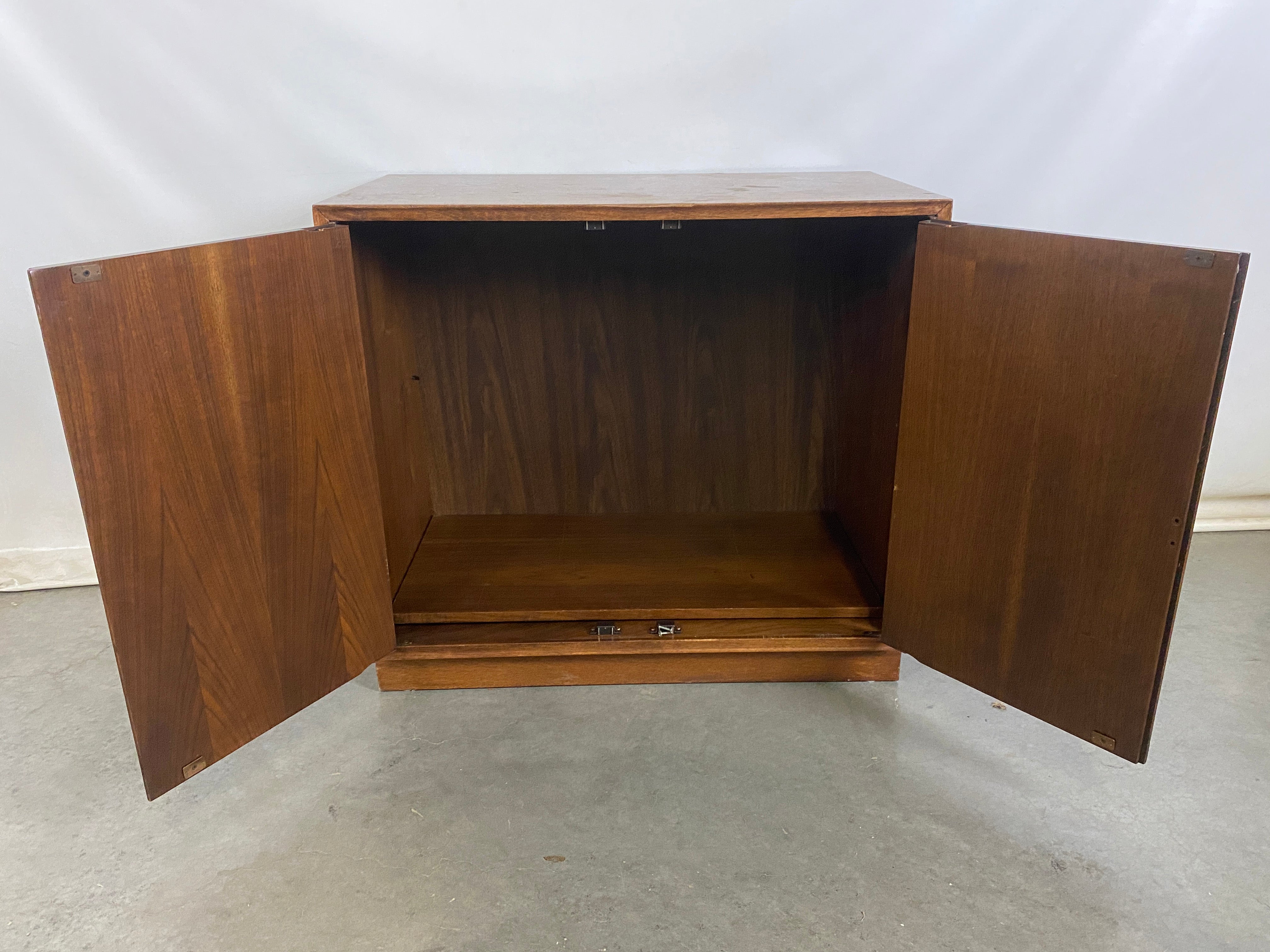 Wooden Mid-Century Modern Cabinet