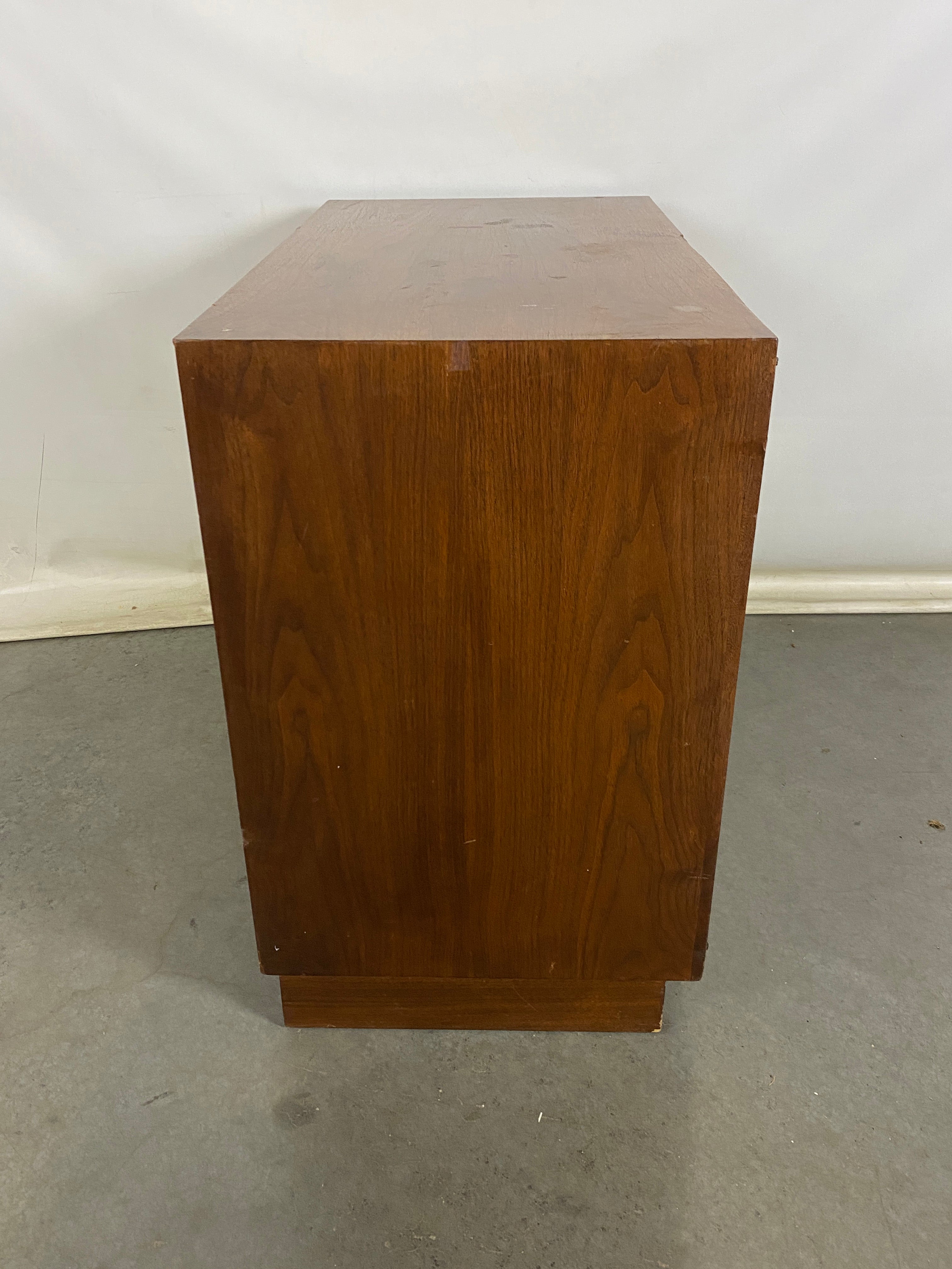 Wooden Mid-Century Modern Cabinet