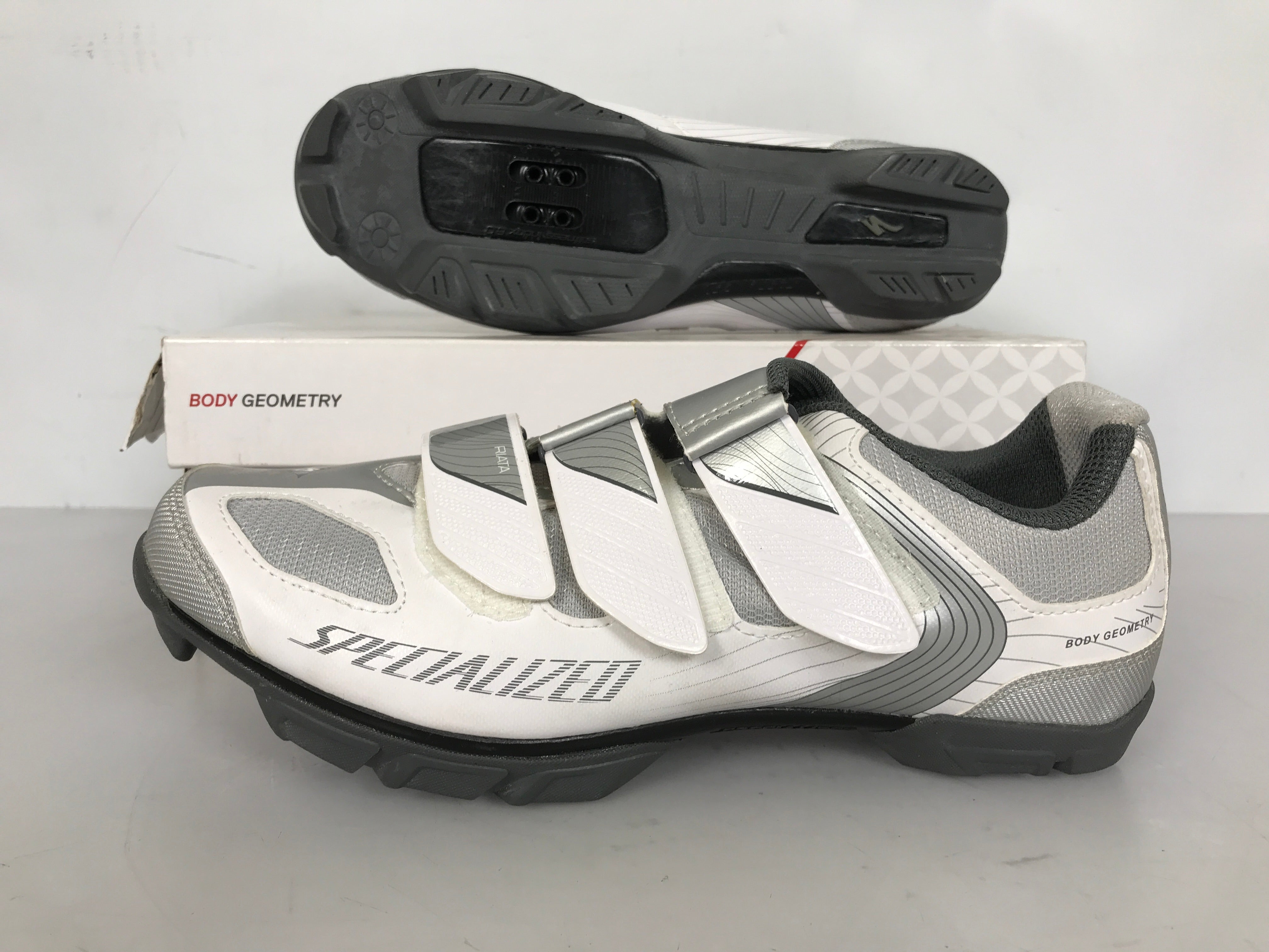 Specialized Body Geometry White/Silver Riata Mtn Women's Size 11/43 NIB