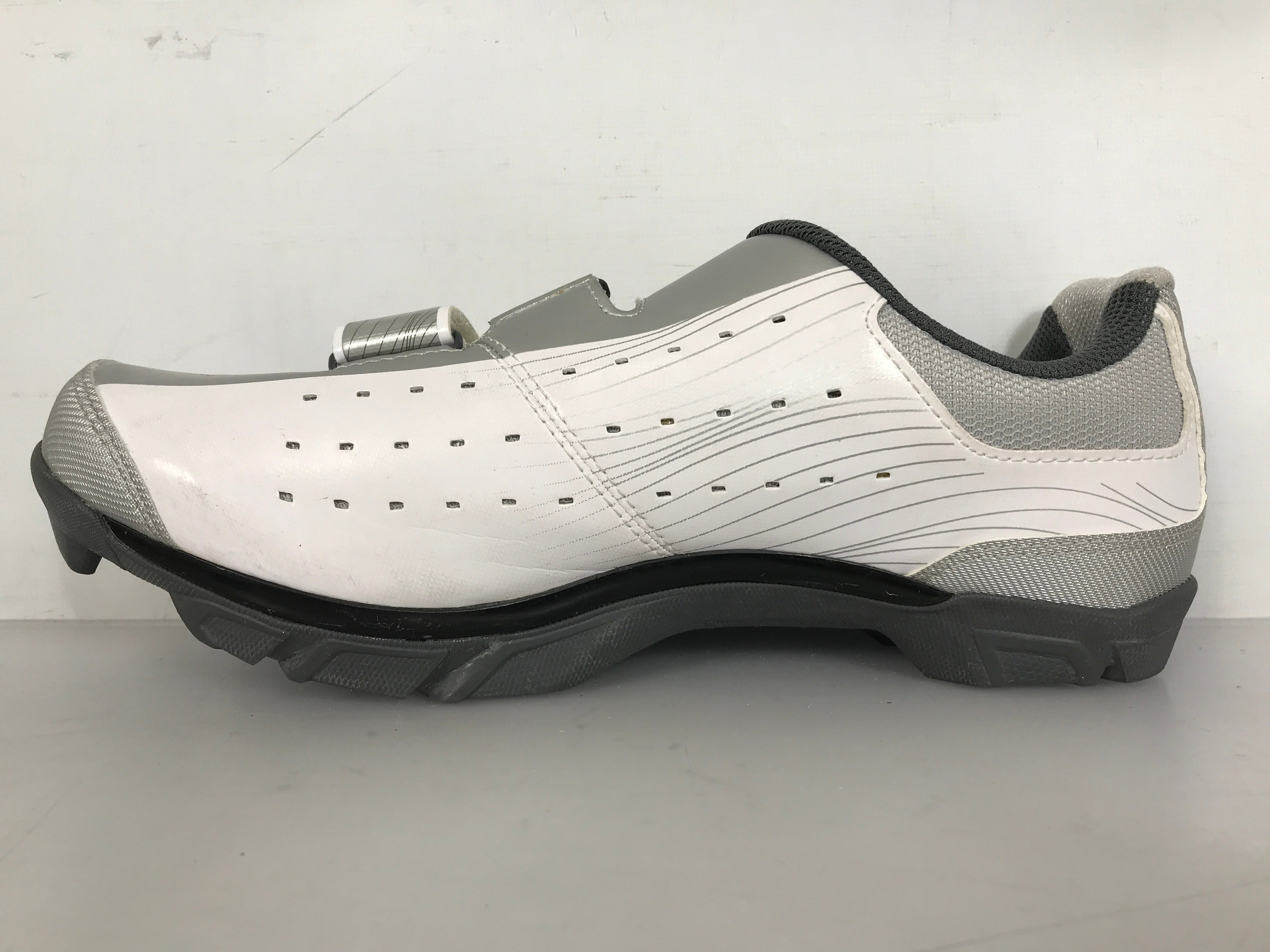 Specialized Body Geometry White/Silver Riata Mtn Women's Size 11/43 NIB