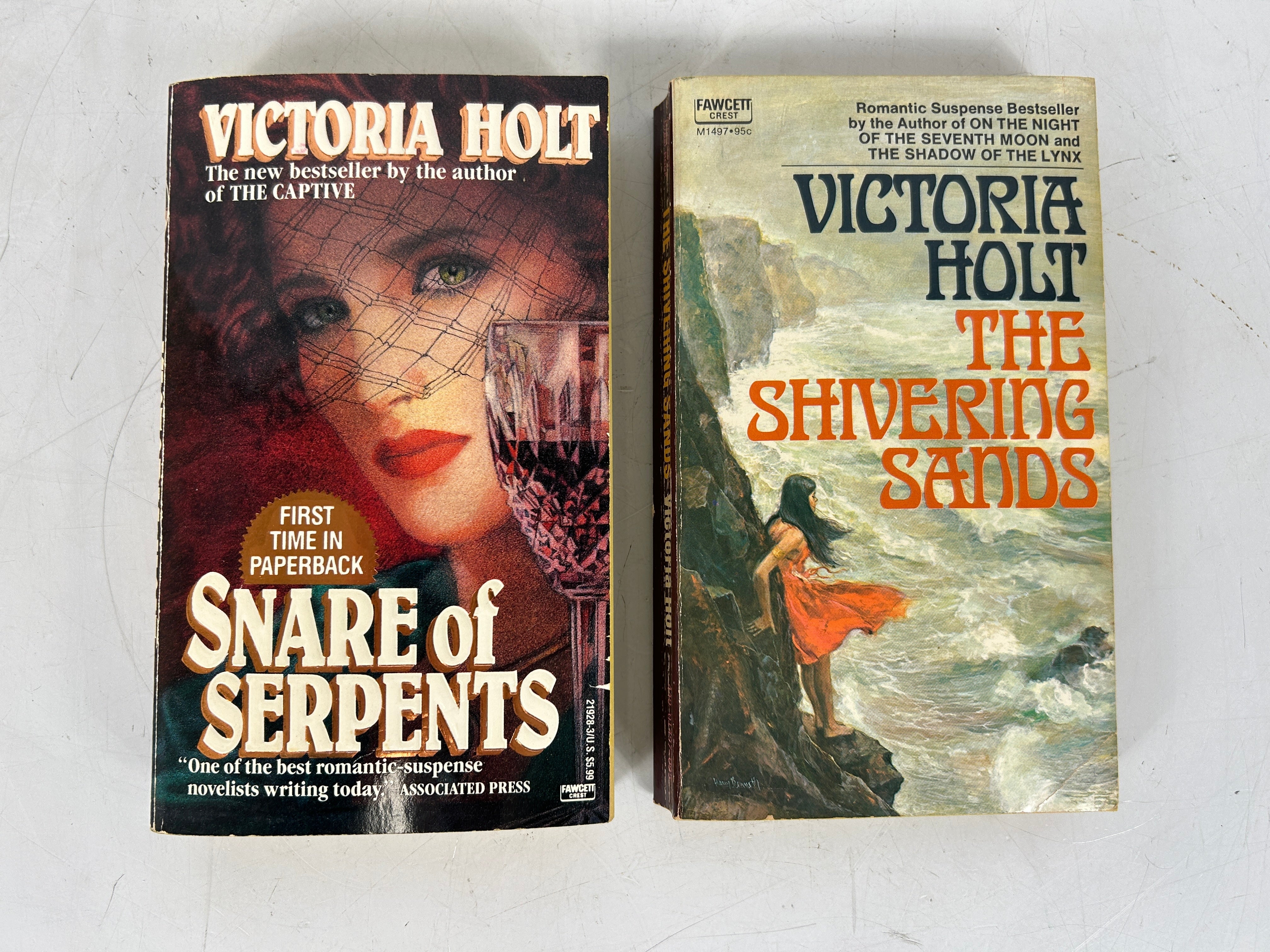 Lot of 2  Vintage Romantic Suspense Novels by Victoria Holt SC