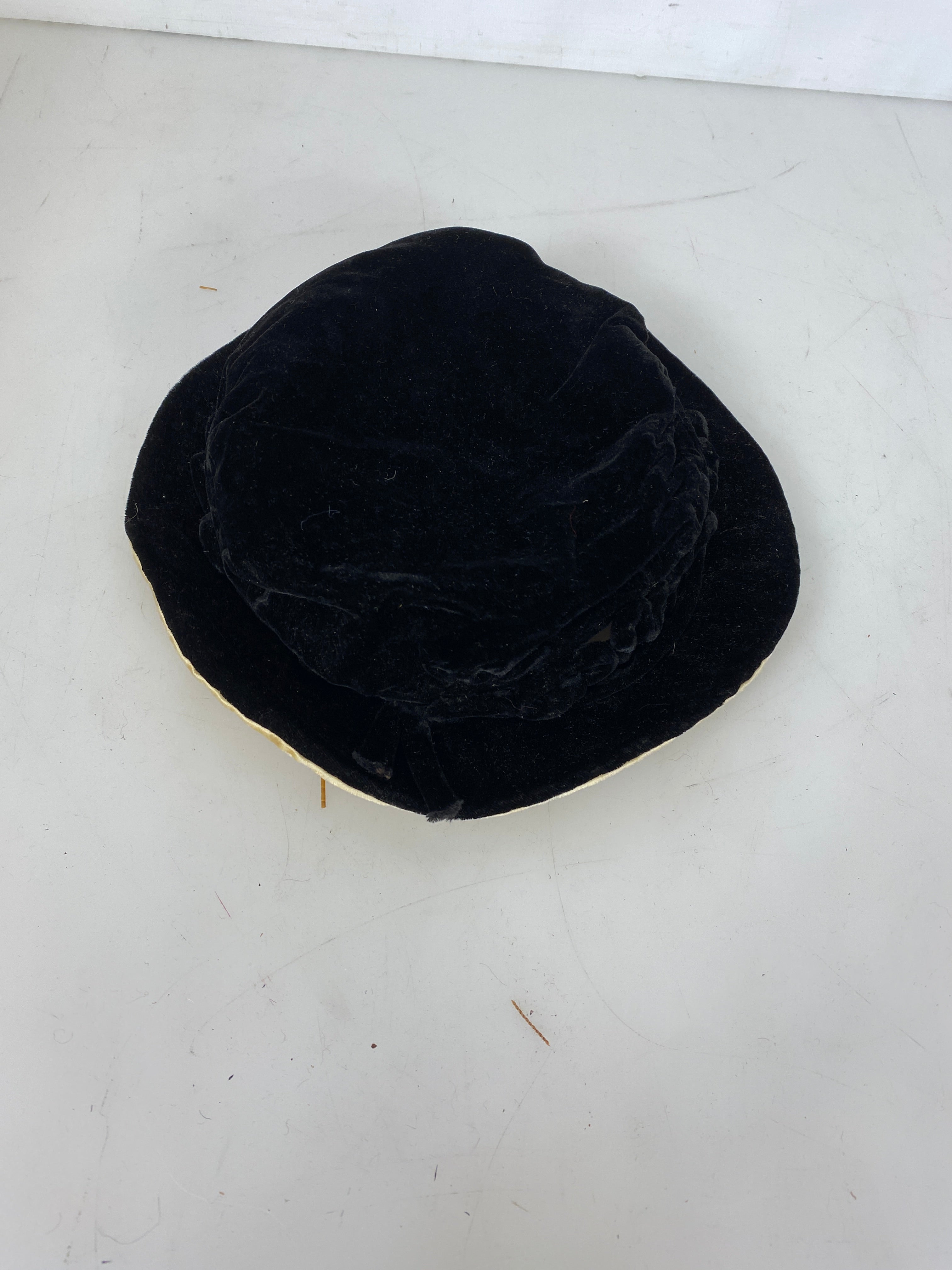 Vintage 1920's Black Velvet Women's Hat