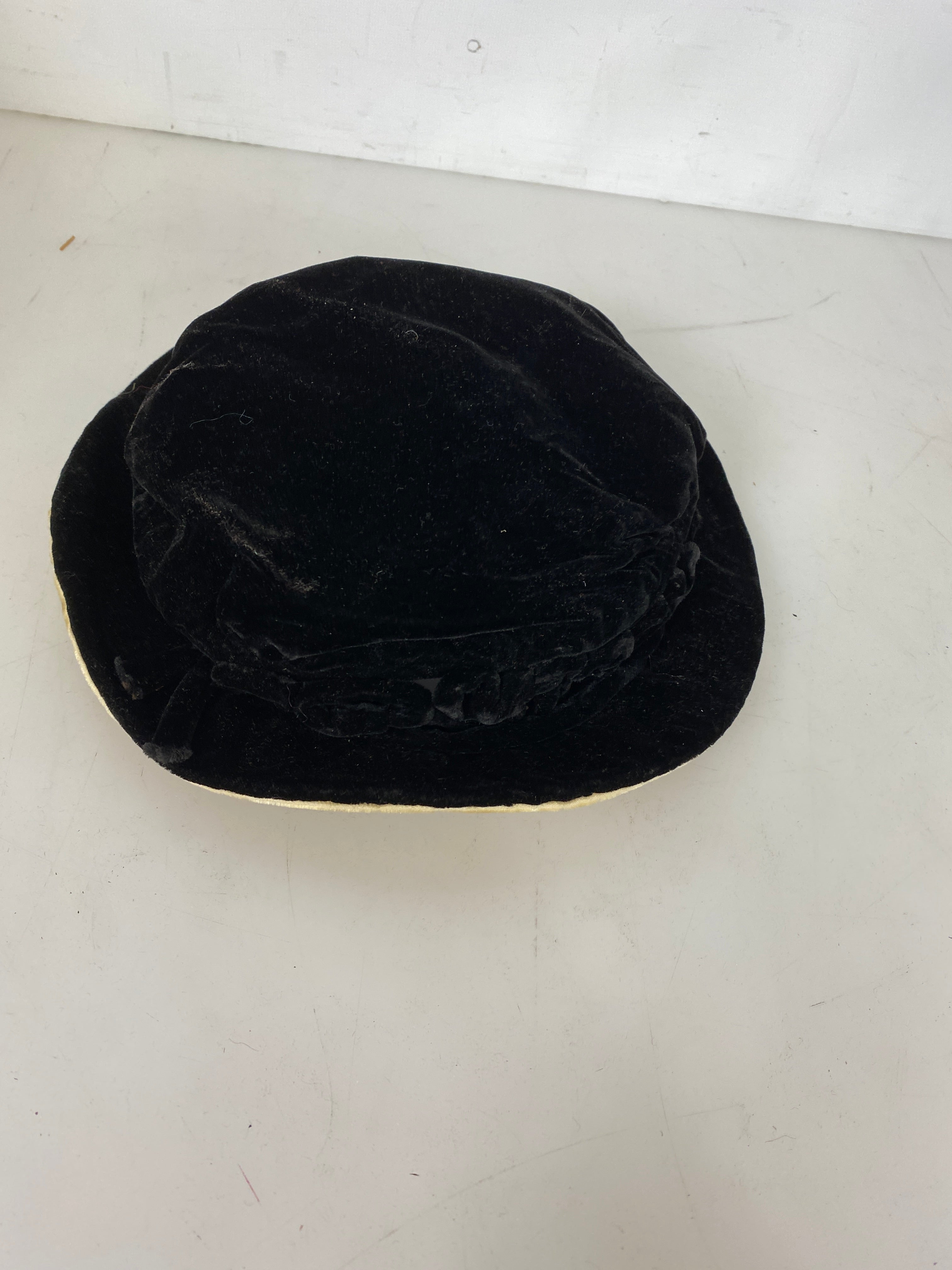 Vintage 1920's Black Velvet Women's Hat
