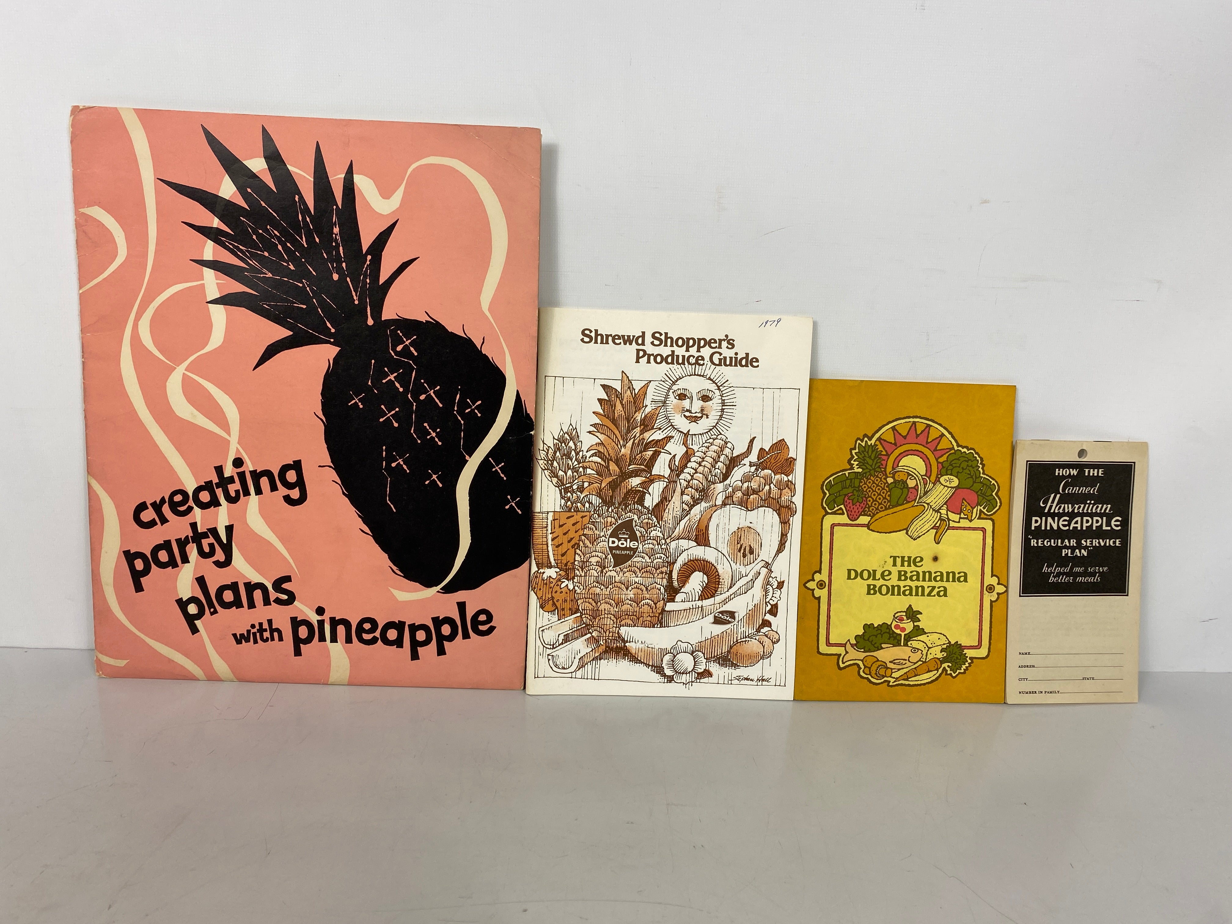 Lot of Vintage Pineapple and Banana Recipe Booklets w "Regular Service Plan" SC