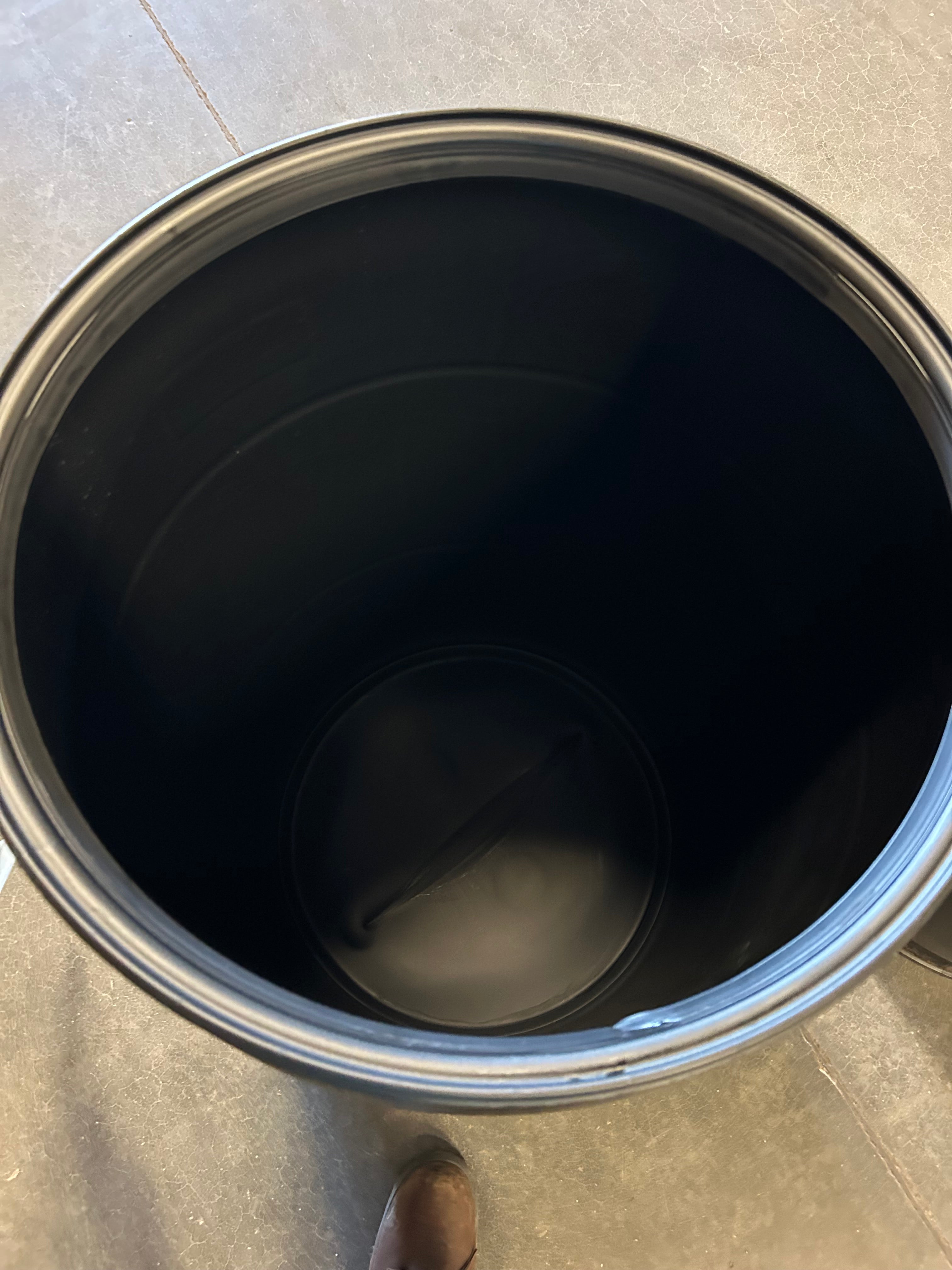 Pair of 2 55 Gallon Drums with Lids #2