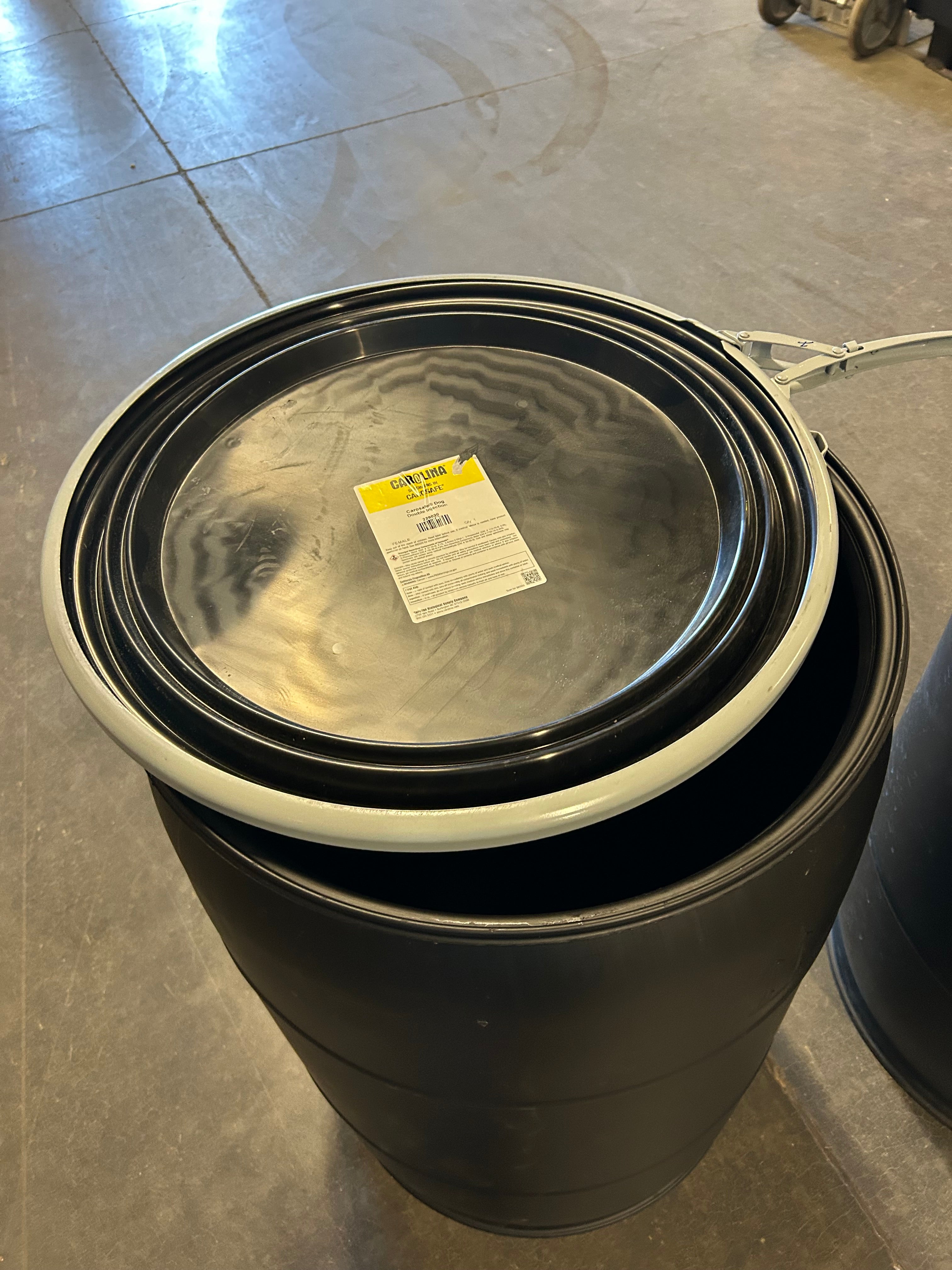 Pair of 2 55 Gallon Drums with Lids #2