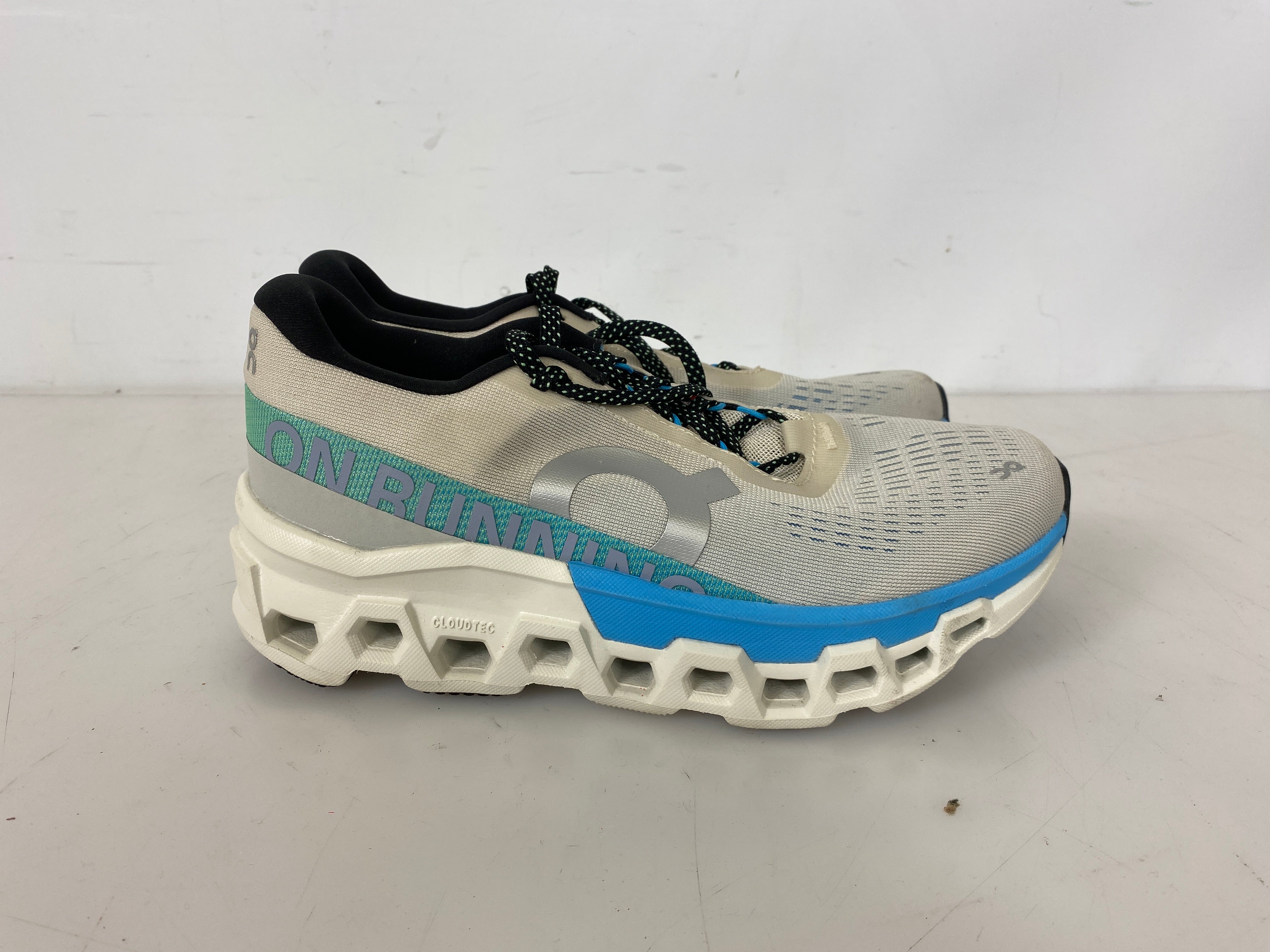 On-Cloud Women's Running Shoes Size 8