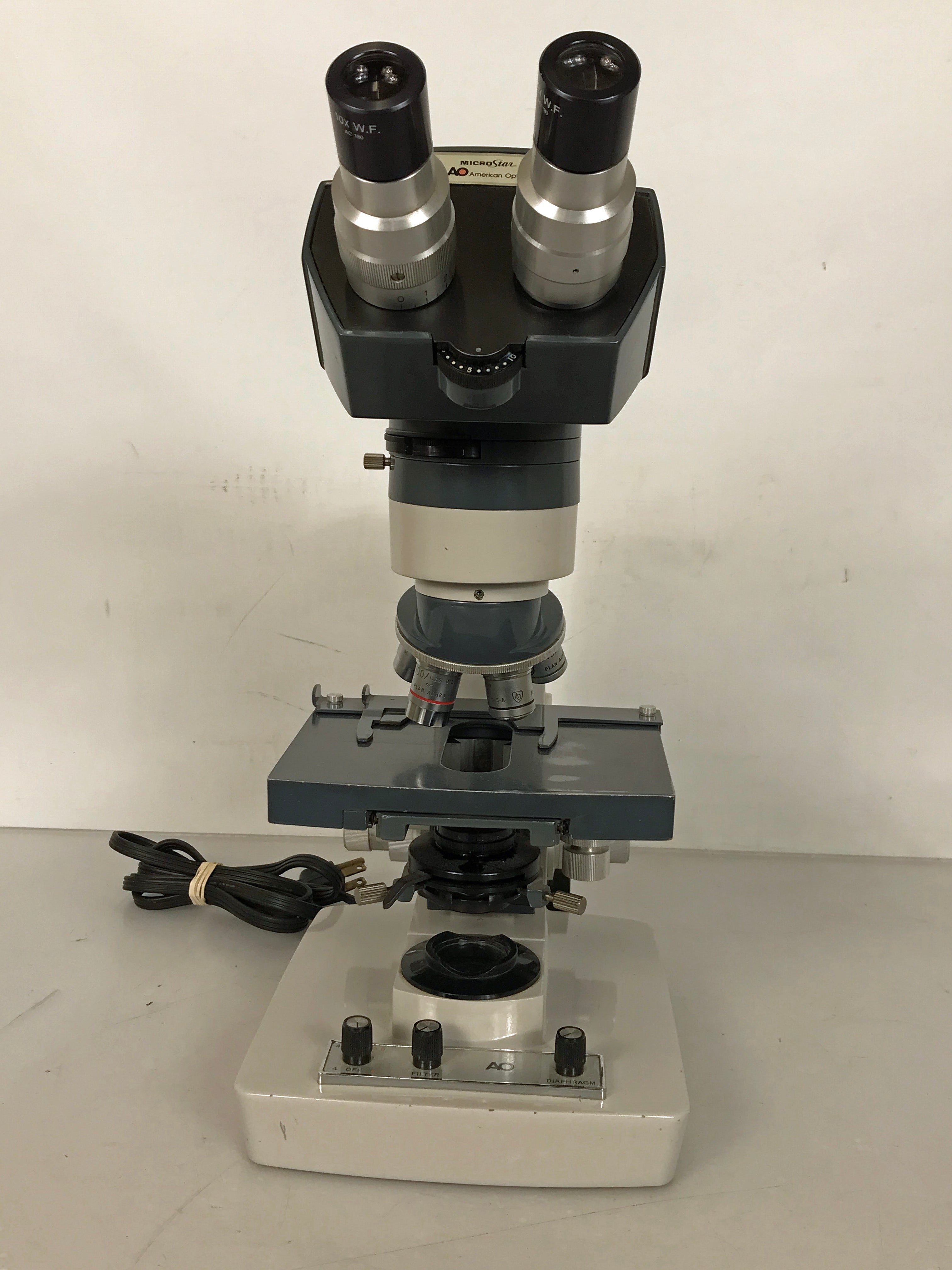 American Optical AO One-Ten Microscope