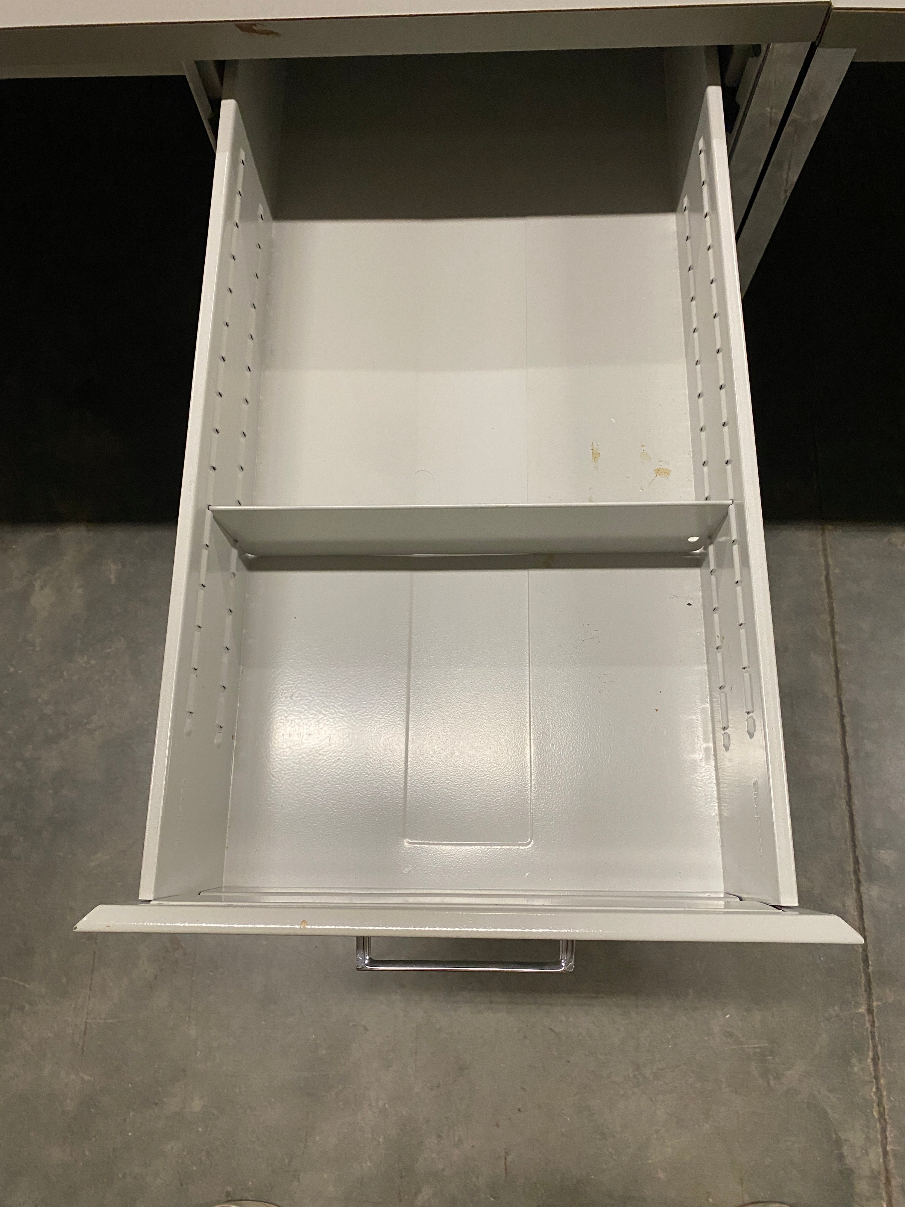 White Metal Desk With Drawers