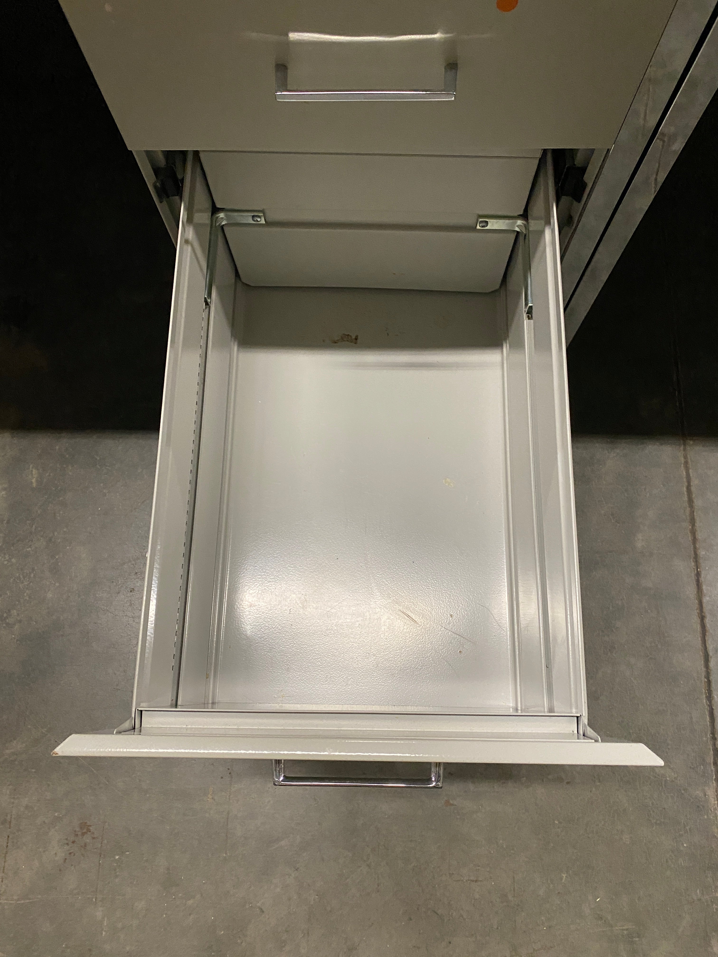 White Metal Desk With Drawers