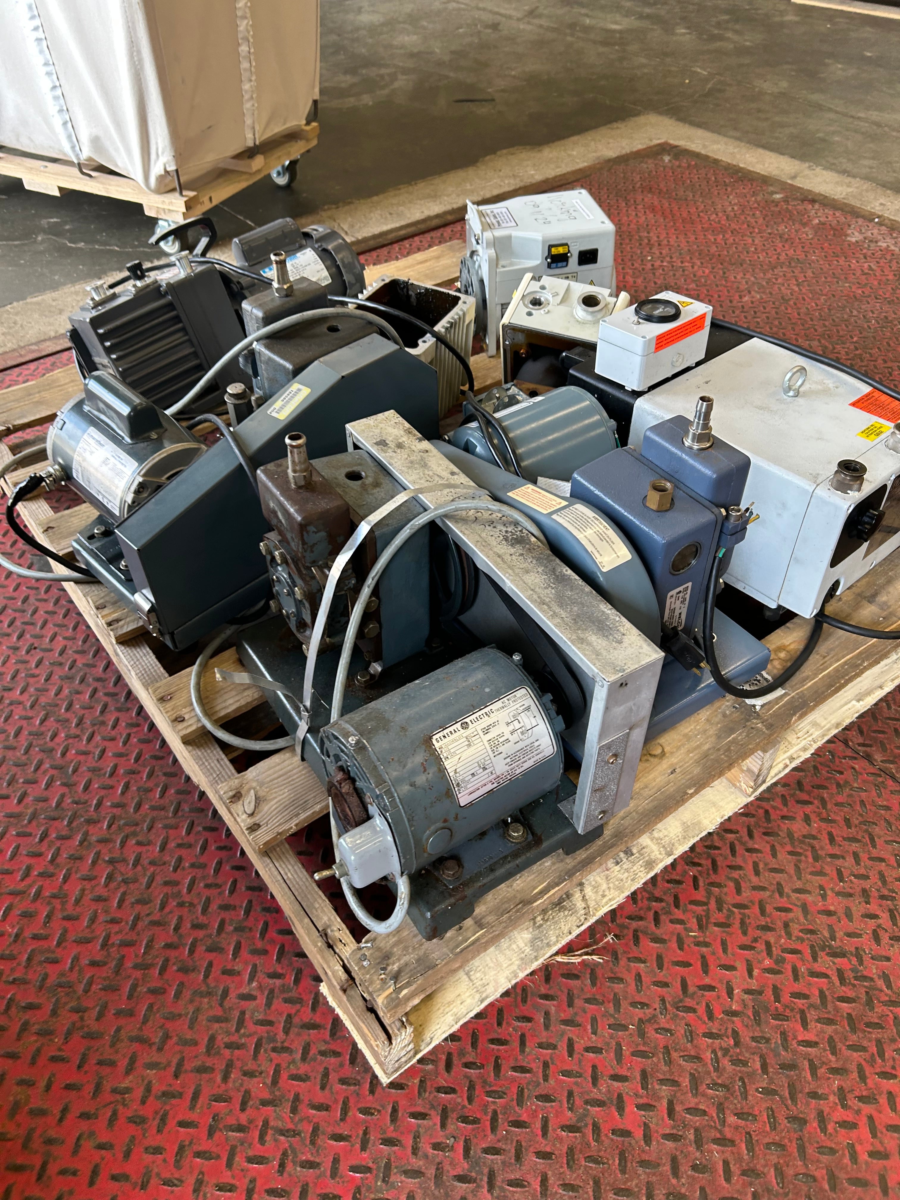 Pallet of Vacuum Pumps *Parts or Repair*