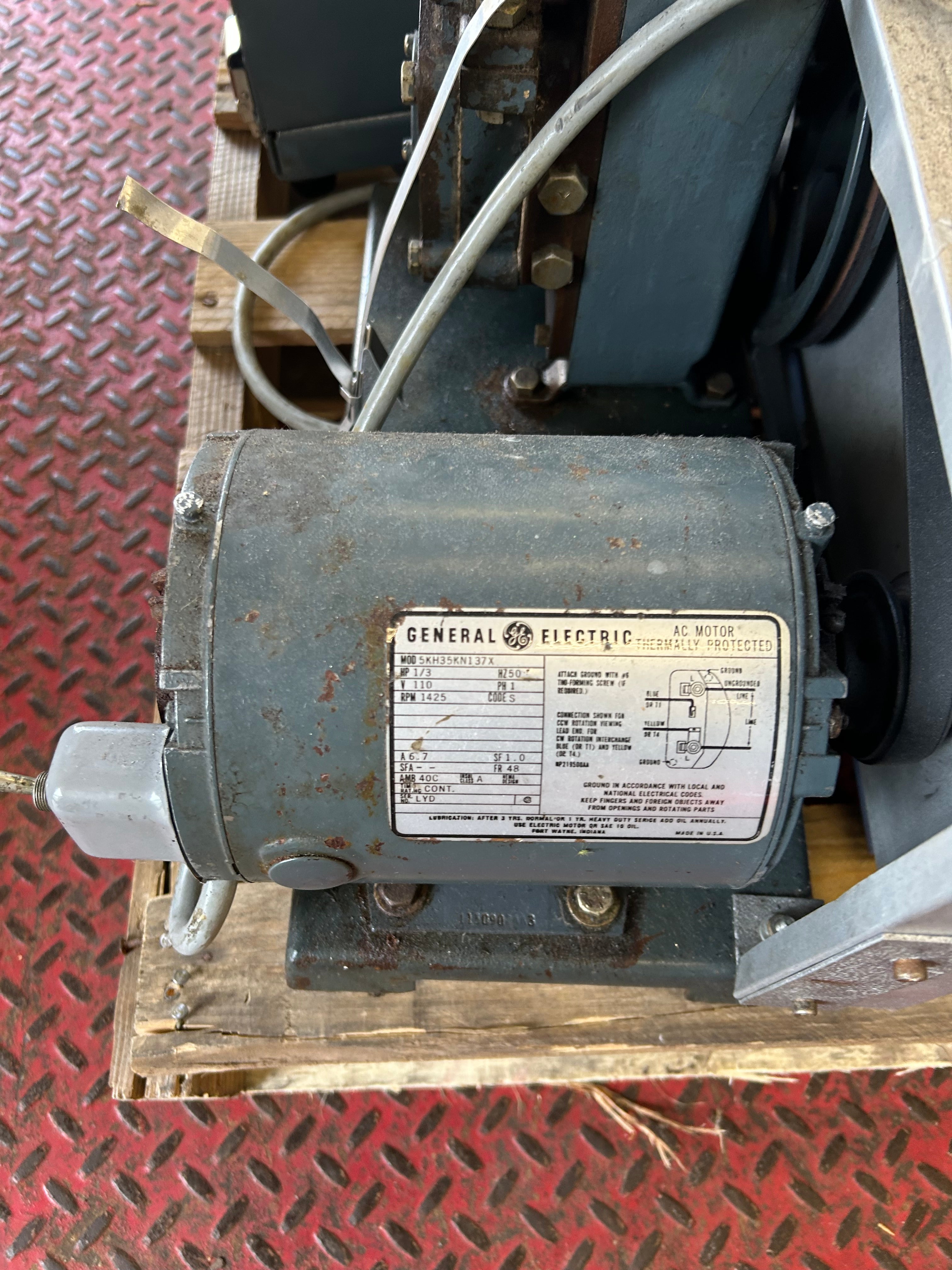 Pallet of Vacuum Pumps *Parts or Repair*