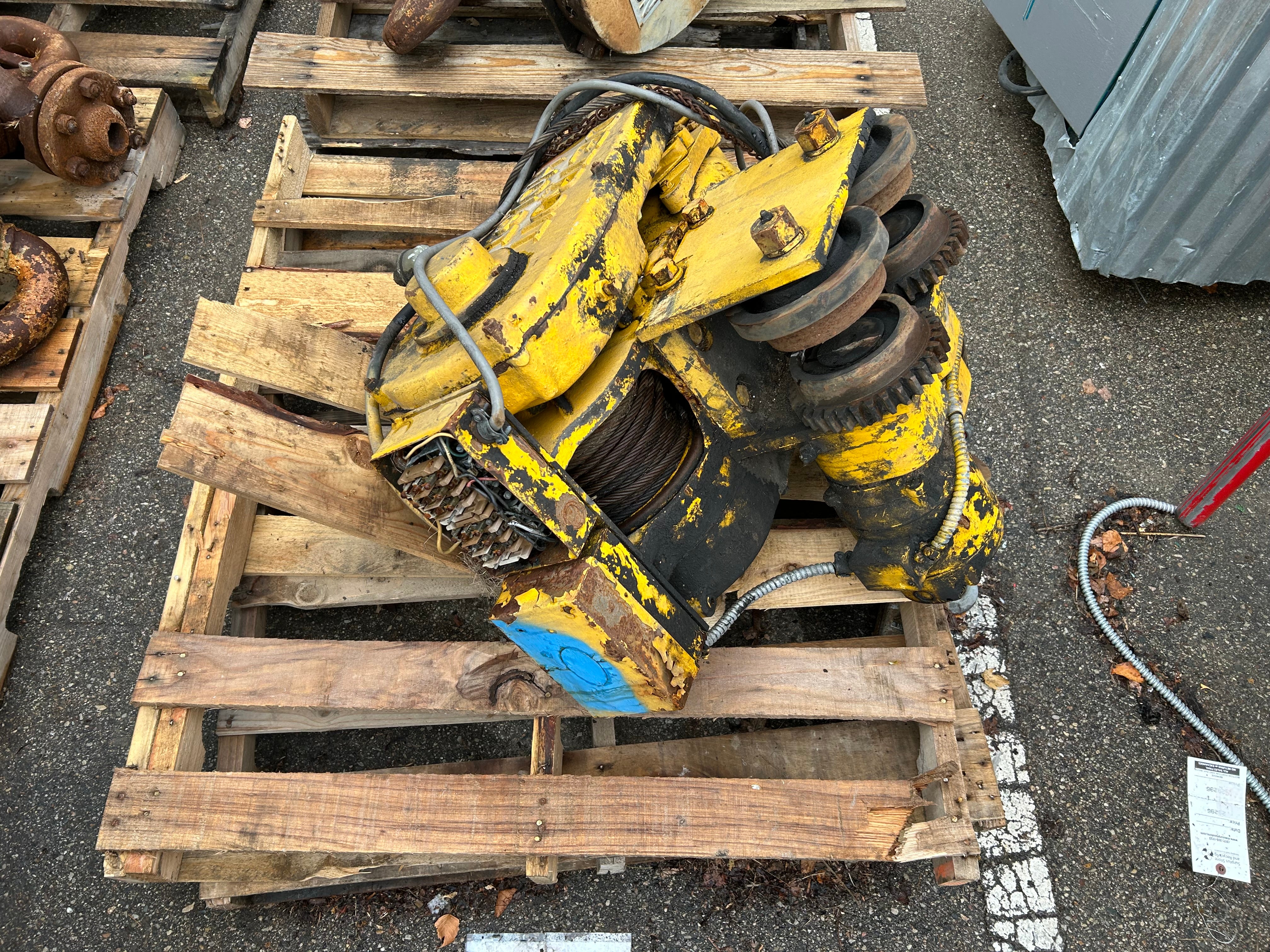 Large "Detroit Hoist" for parts or repair/Scrap Bid #593 - 720lbs