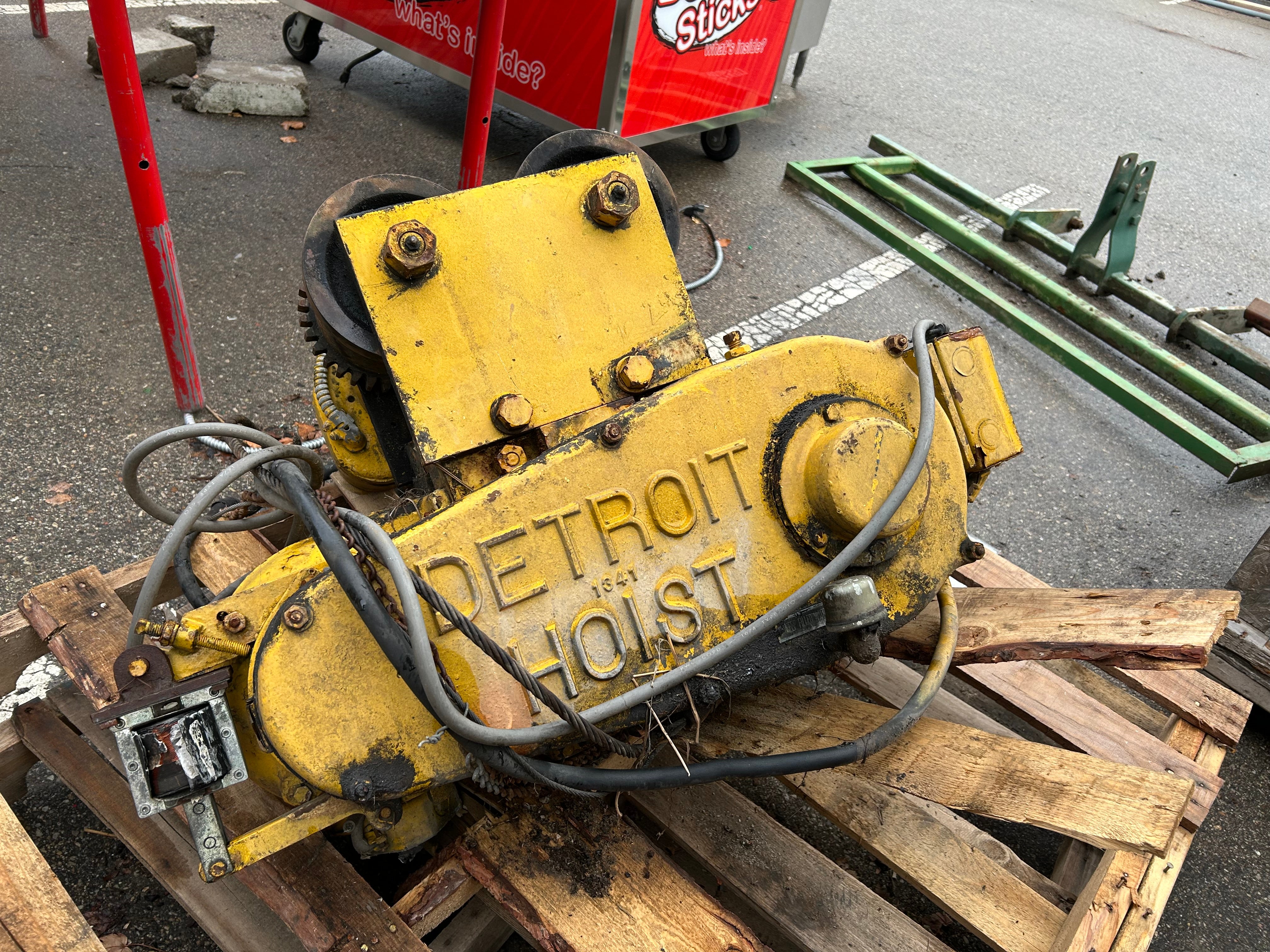 Large "Detroit Hoist" for parts or repair/Scrap Bid #593 - 720lbs
