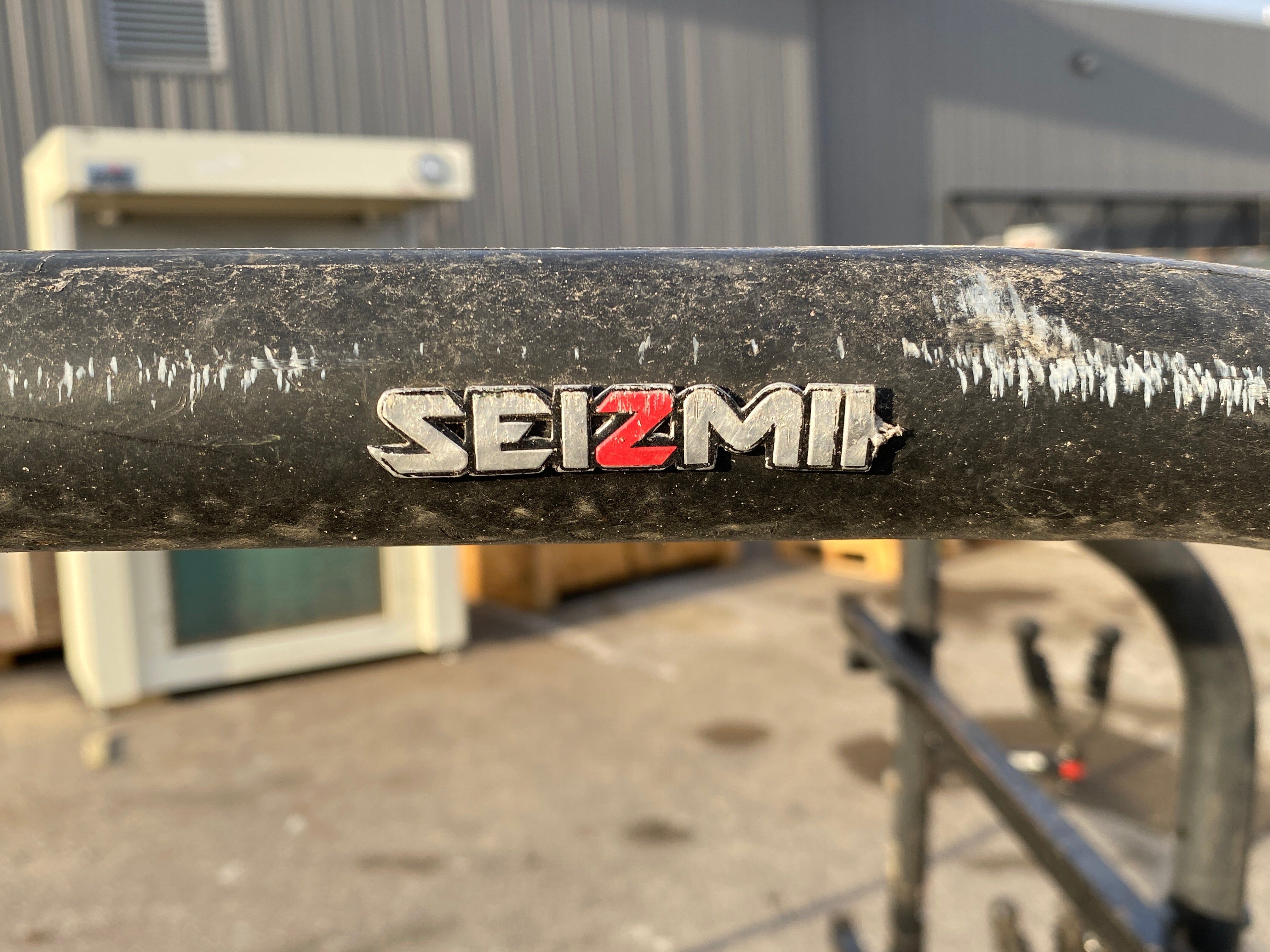 Seizmii Black Ladder Rack
