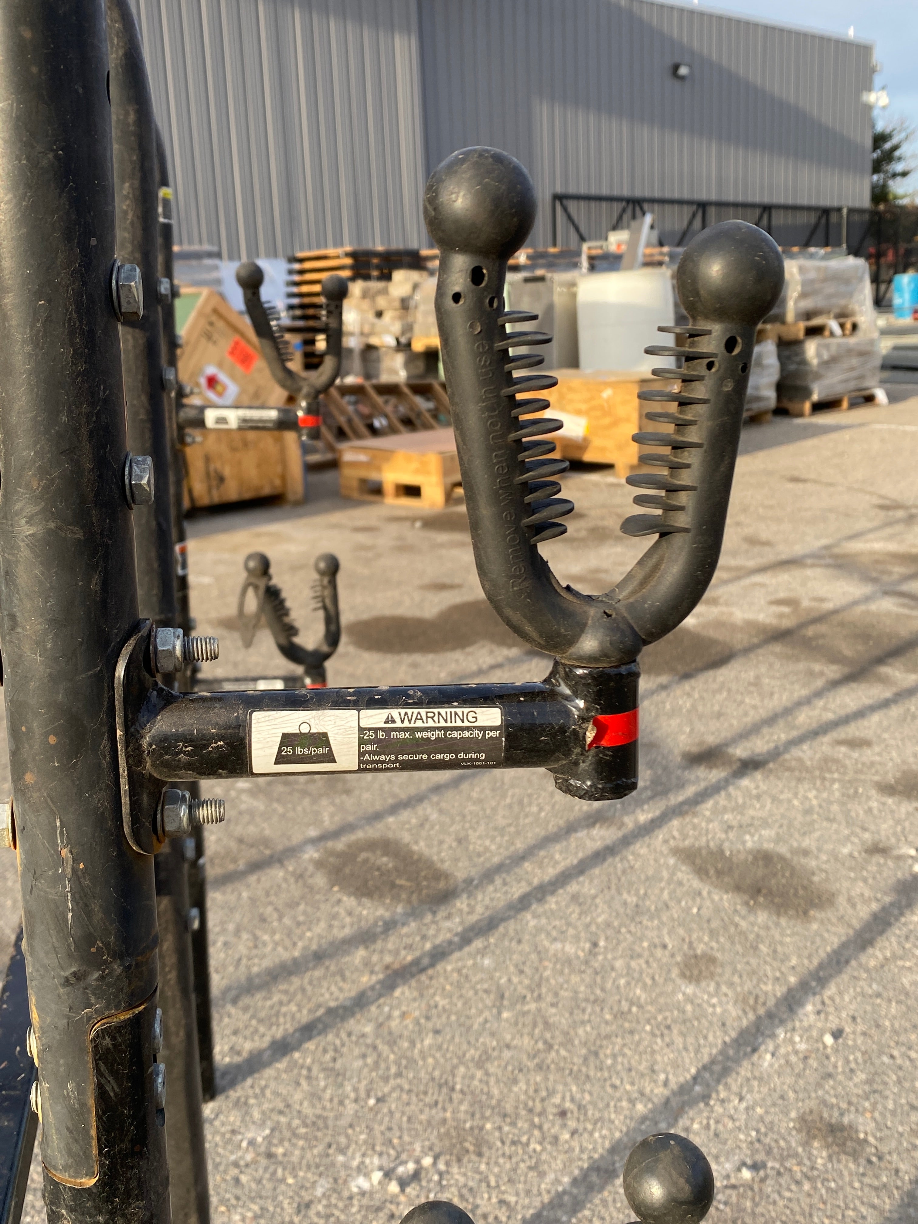Seizmii Black Ladder Rack