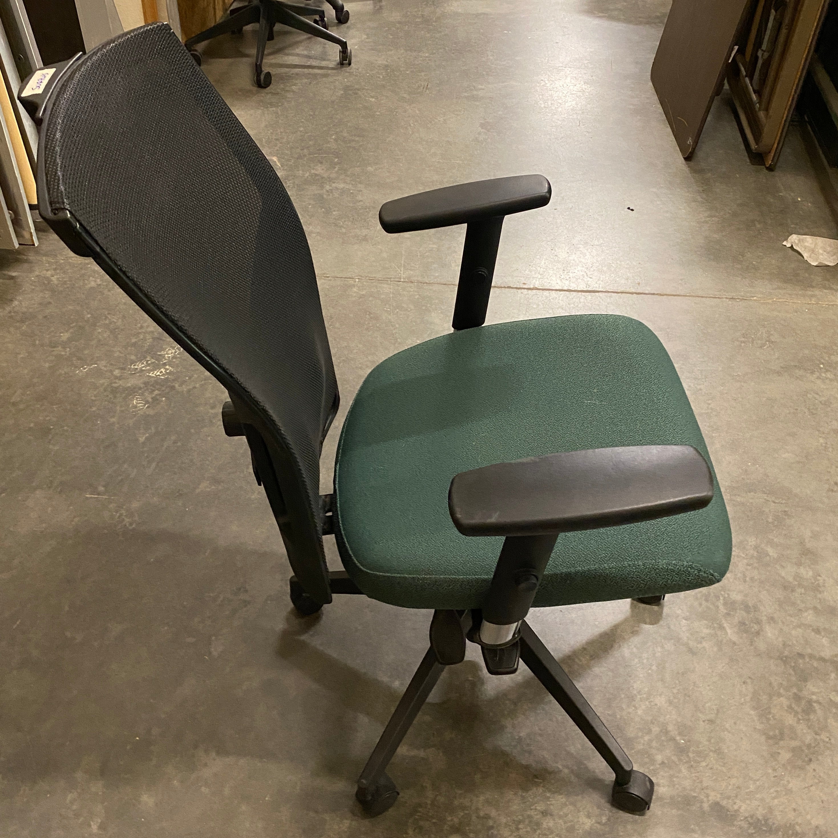 Global Upholstery Co INC Green Upholstered Office Chair