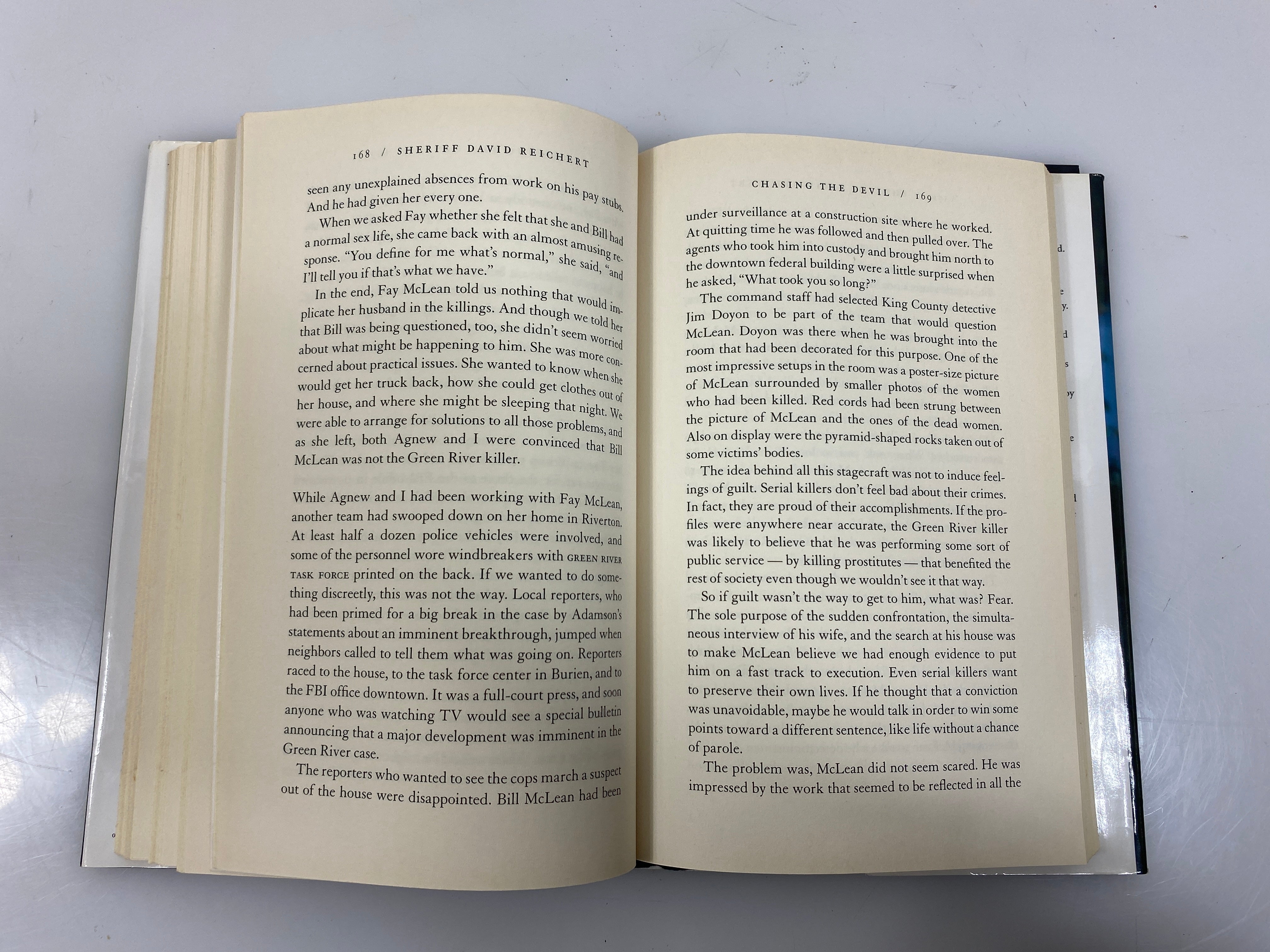 *Signed* Chasing the Devil by Sheriff David Reichert 1st Ed. 2004 HCDJ