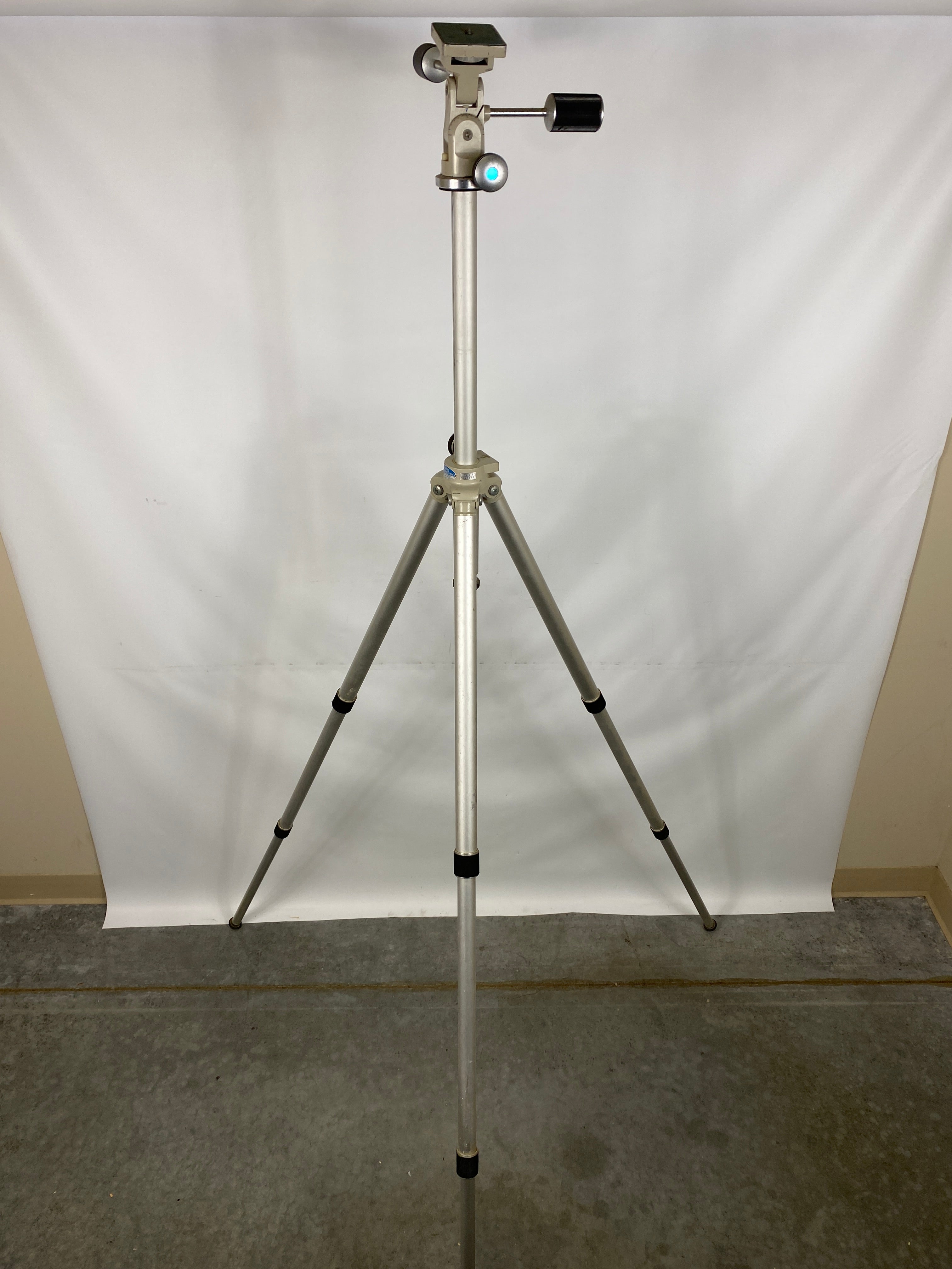 Vivitar Professional Tripod Model 1301