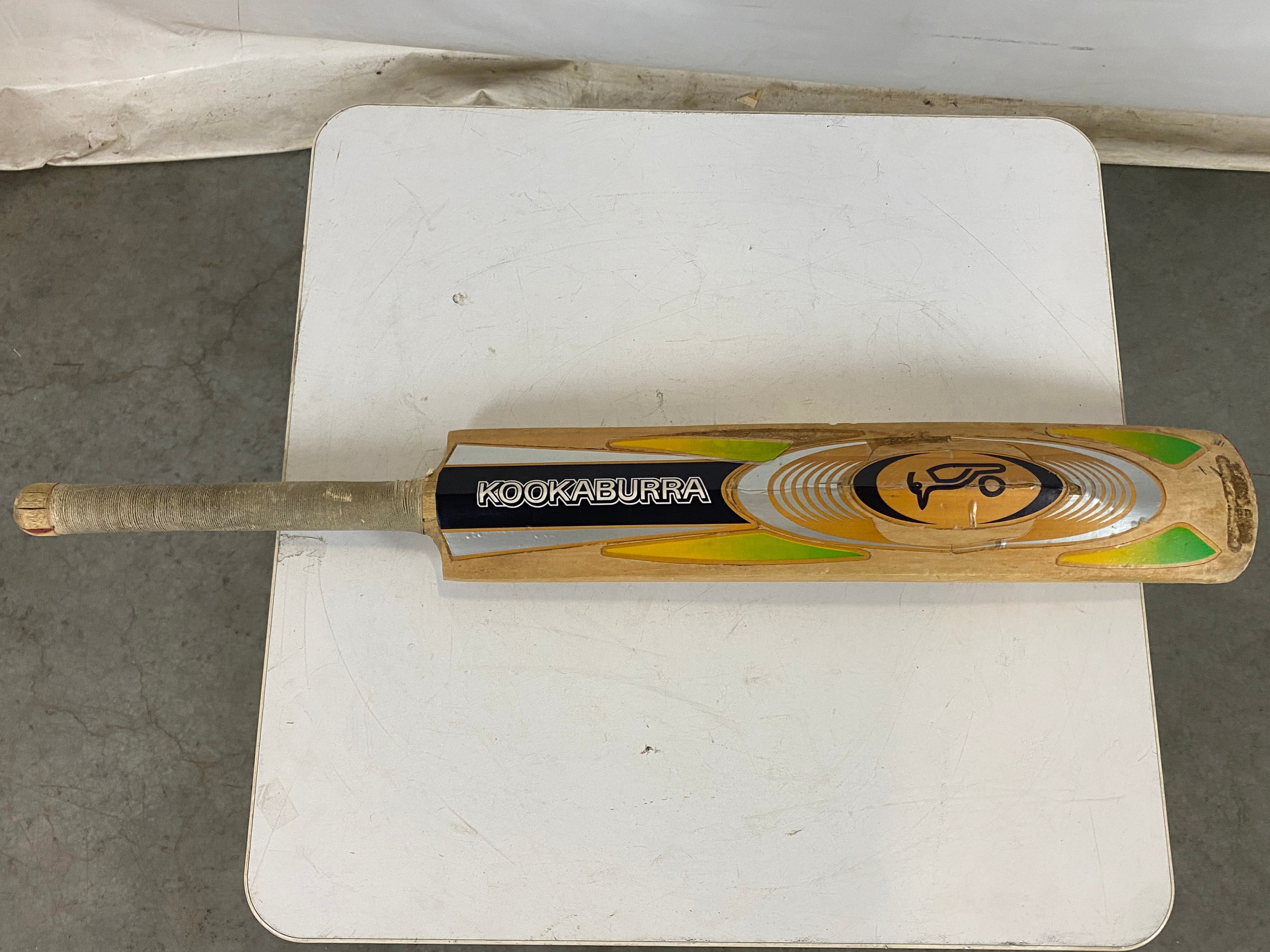 Kookaburra Kahuna Pro English Willow Cricket Bat