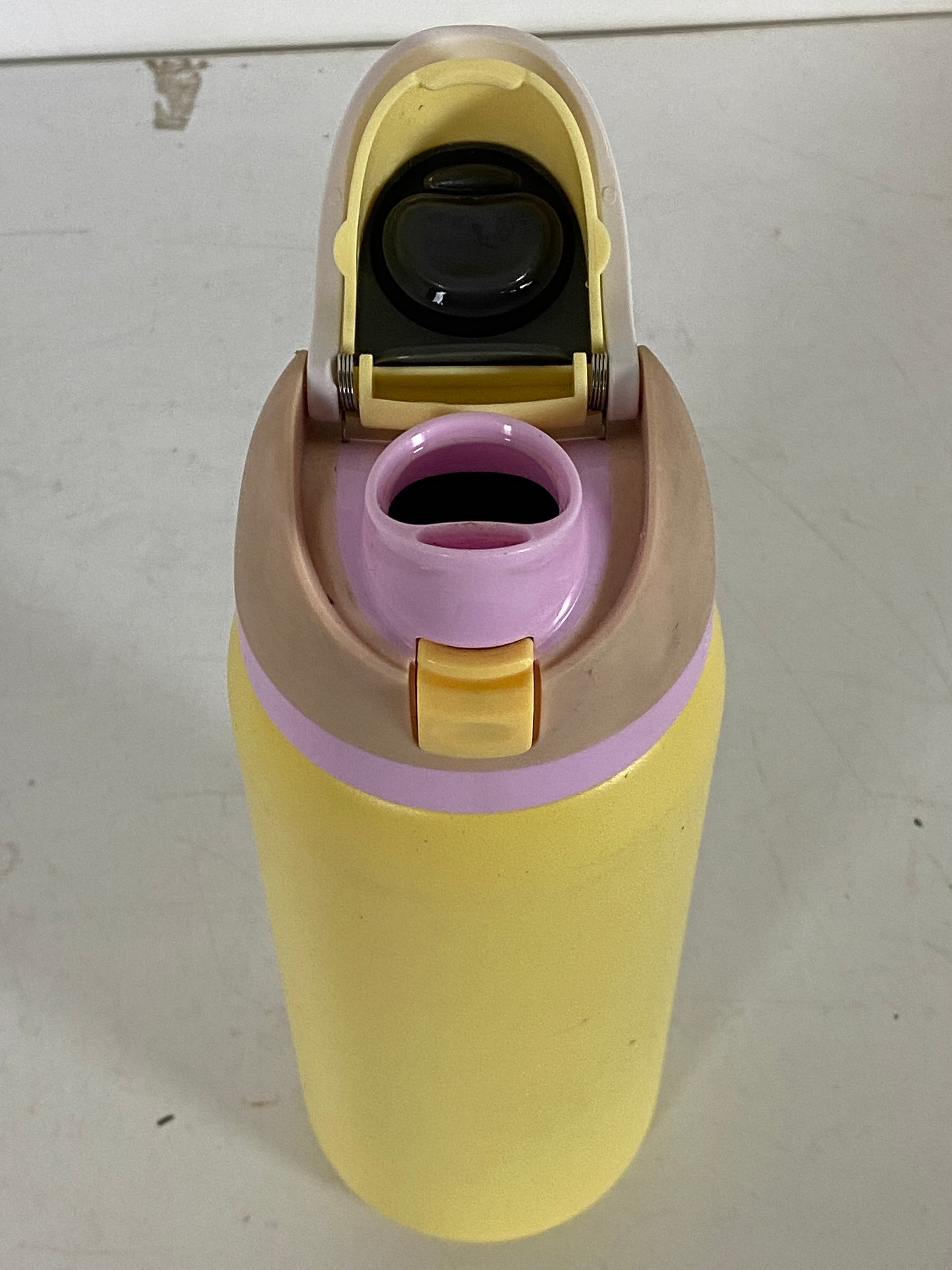 32 oz Pastel Yellow Owala Water Bottle