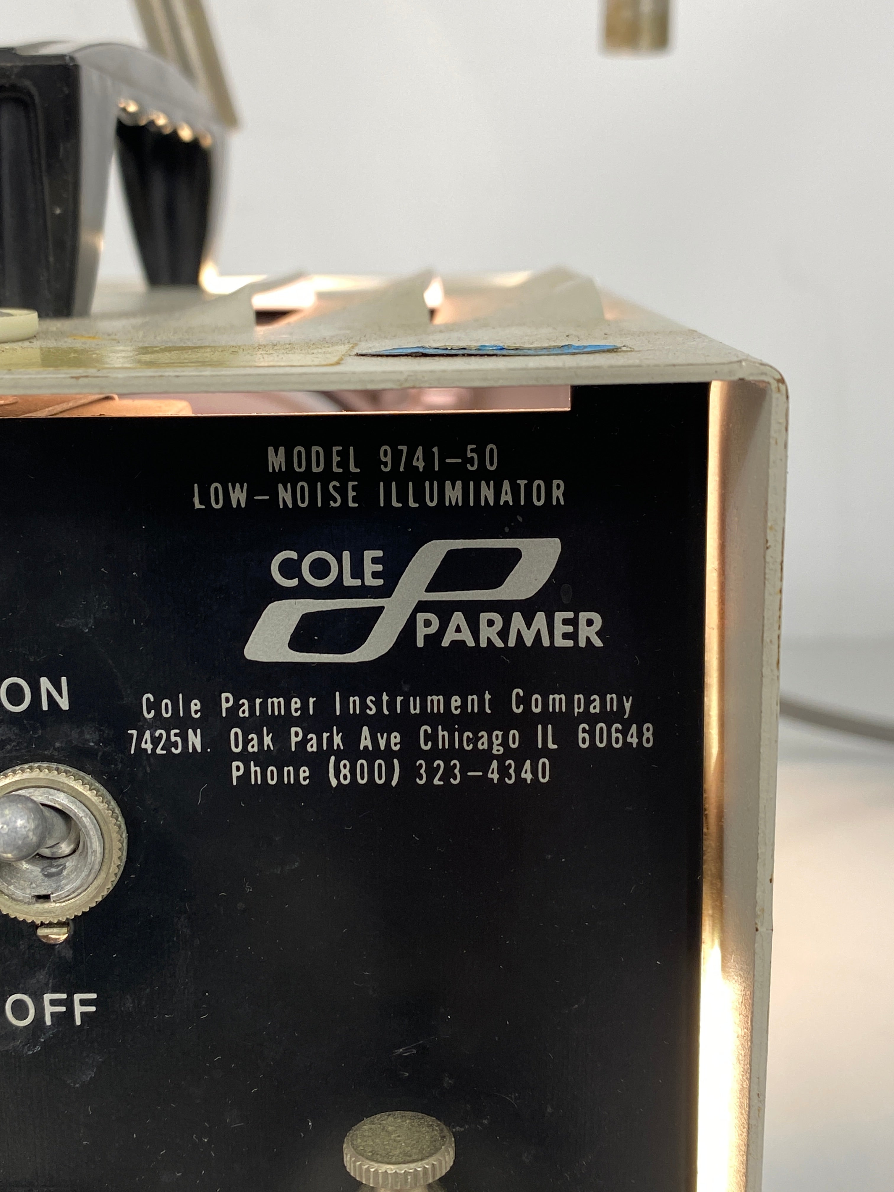 Cole Parmer 9741 Fiber Optic Low-Noise Illuminator 200W 60Hz 110/120V