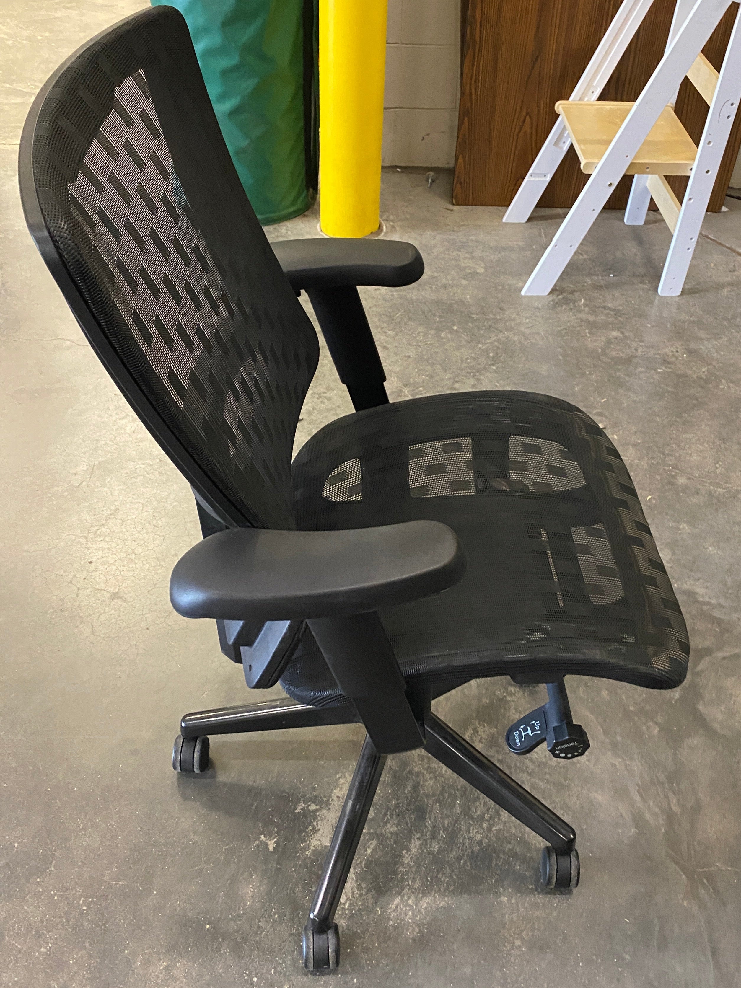 Black Mesh Rolling Office Chair