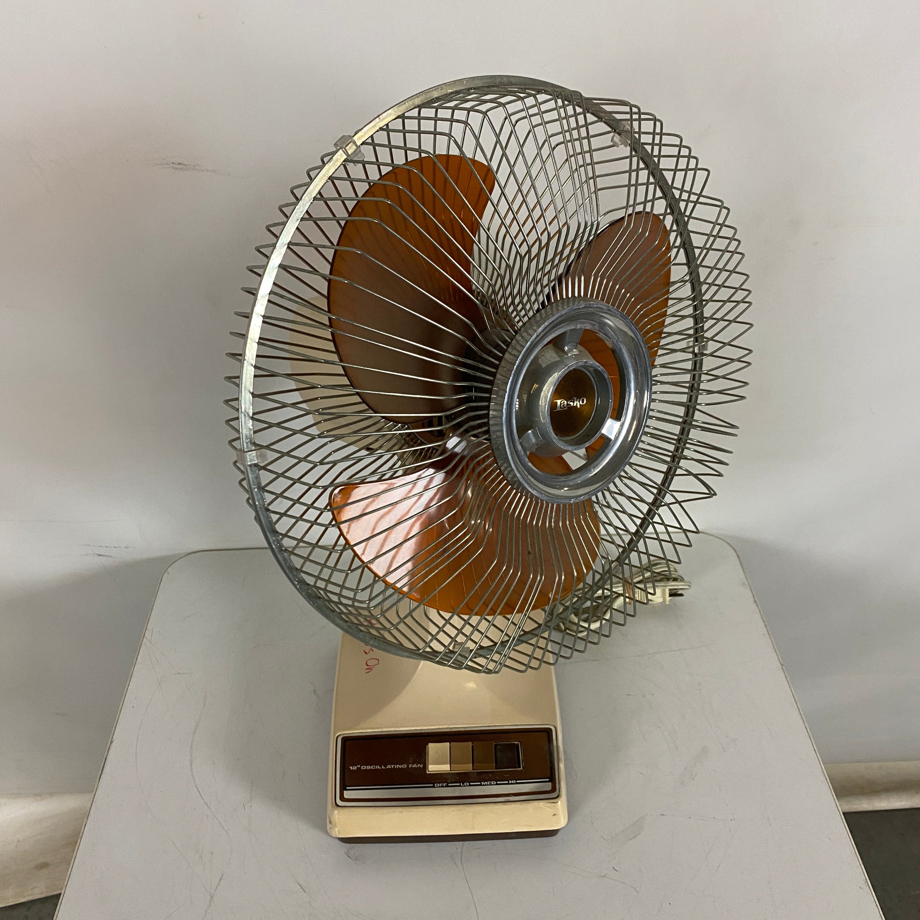 Vintage Lasko 70's Style Desk Fan