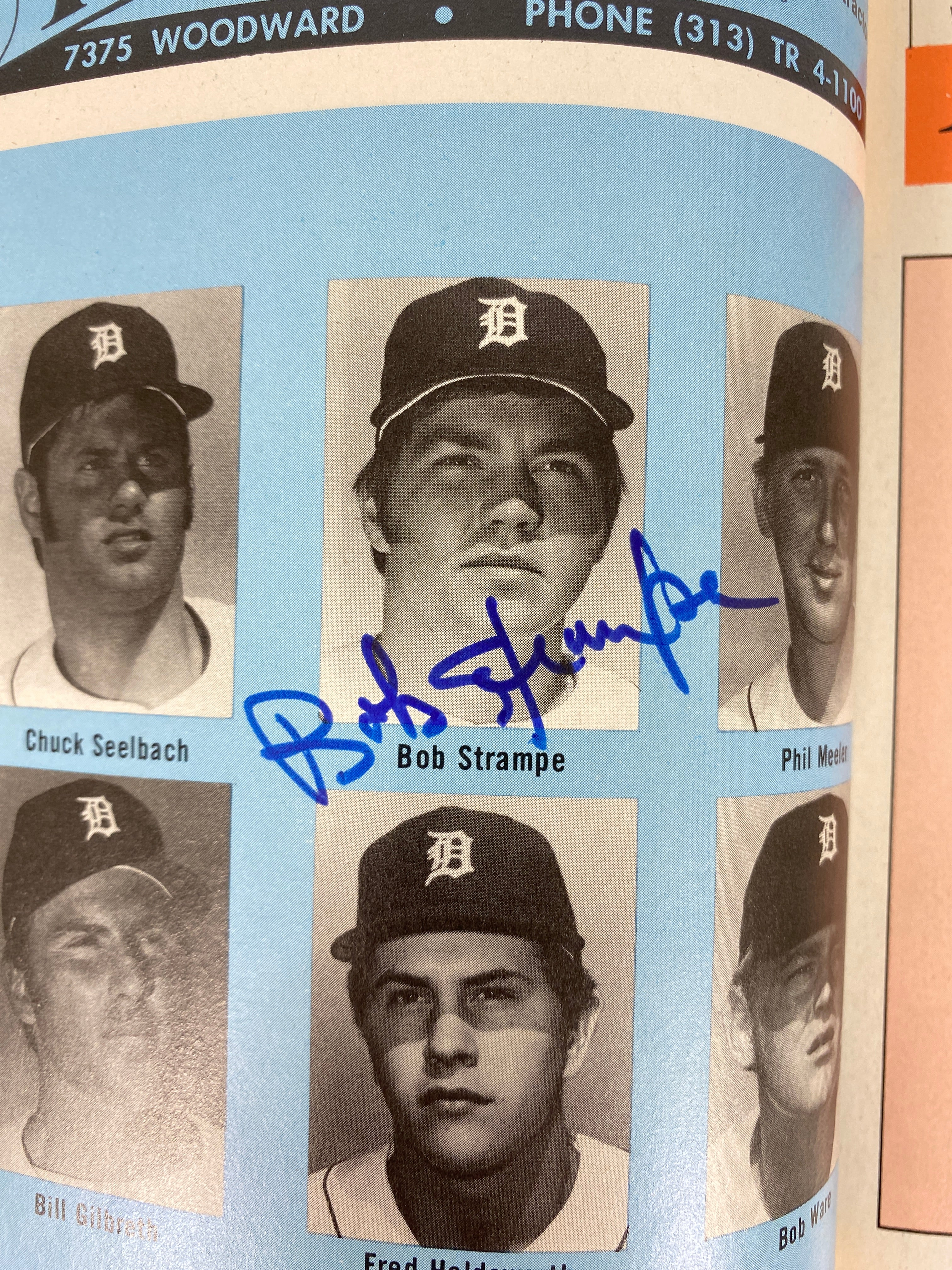 Lot of 5 Detroit Tigers Yearbooks with Autographs