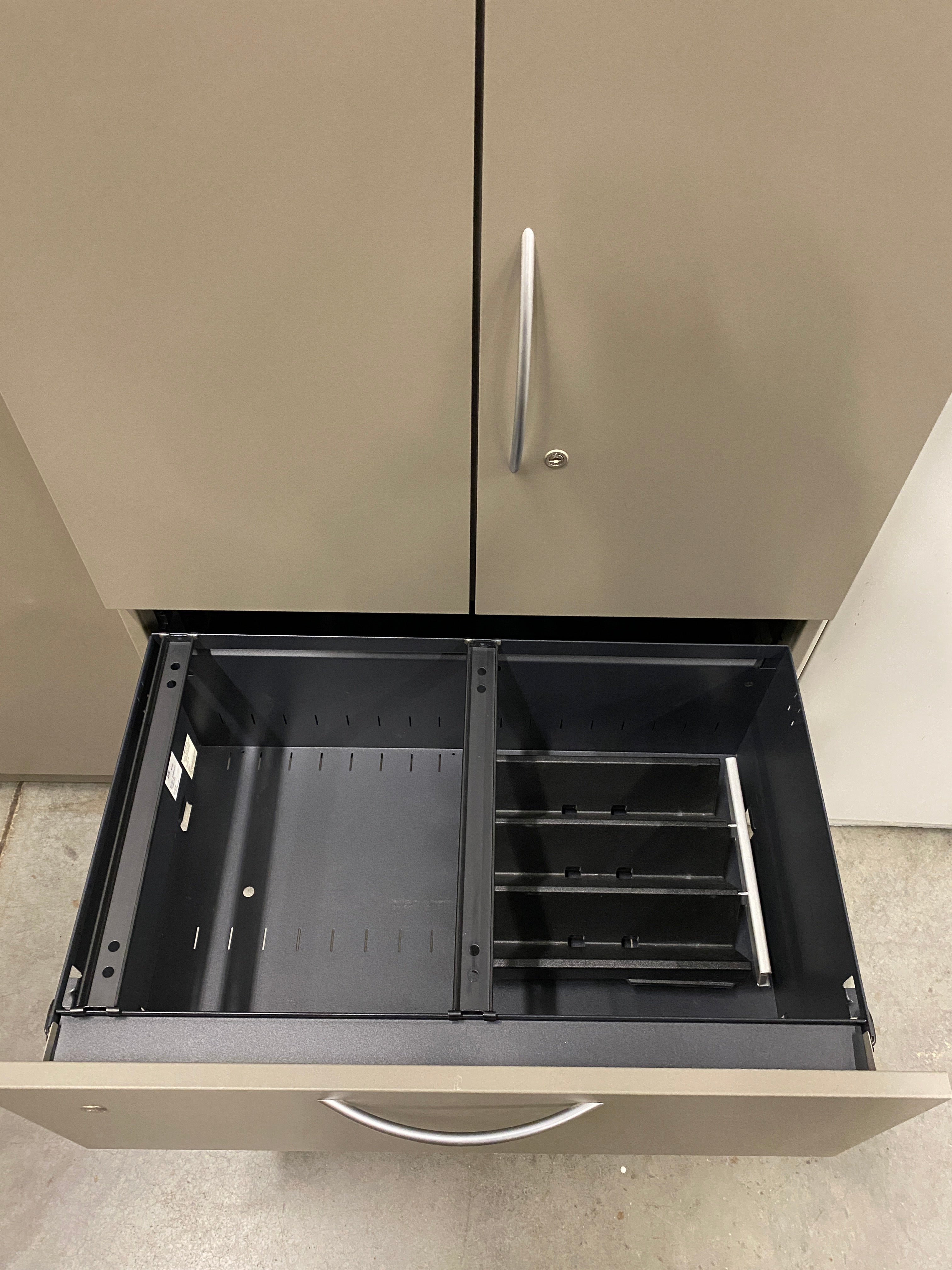 Steelcase #RCC18305JP Metal Cabinet With Drawers
