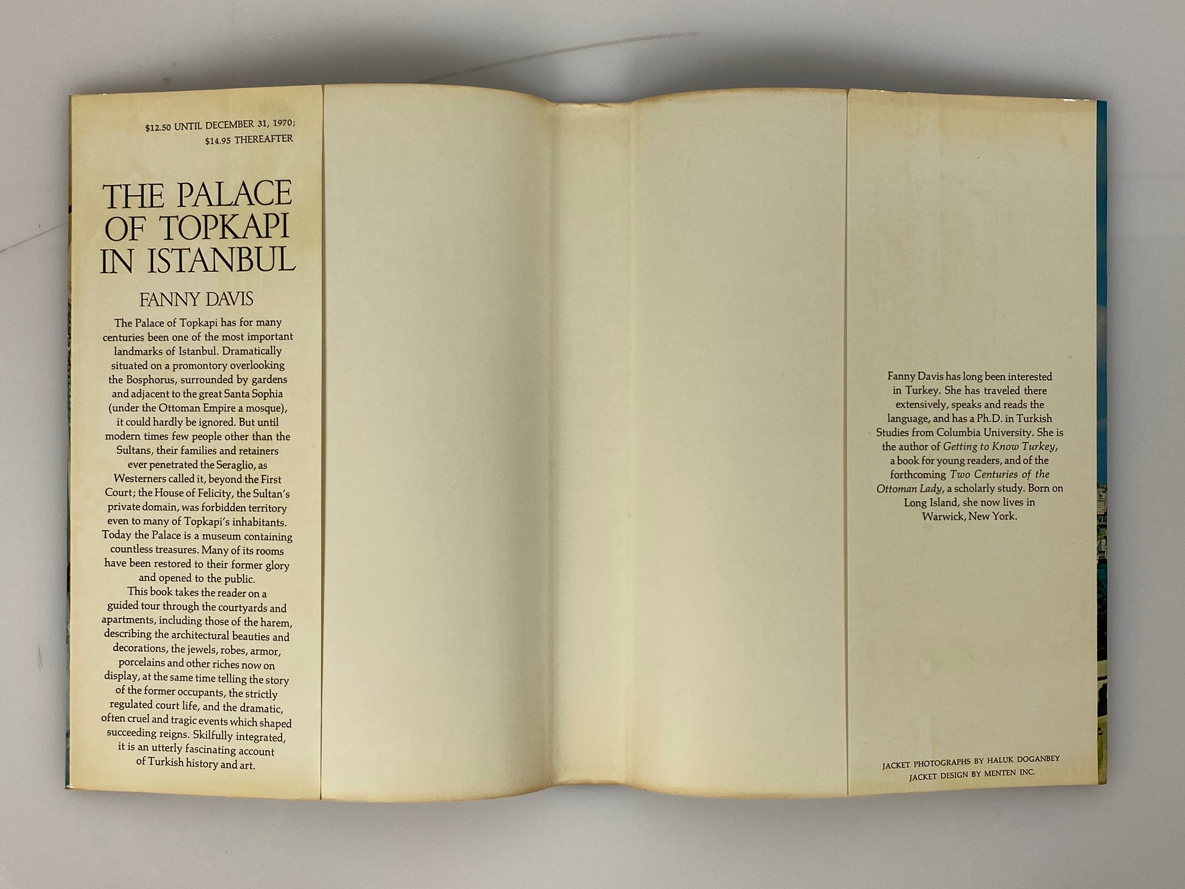 The Palace of Topkapi in Istanbul by Fanny Davis 1970 First Ed HC DJ