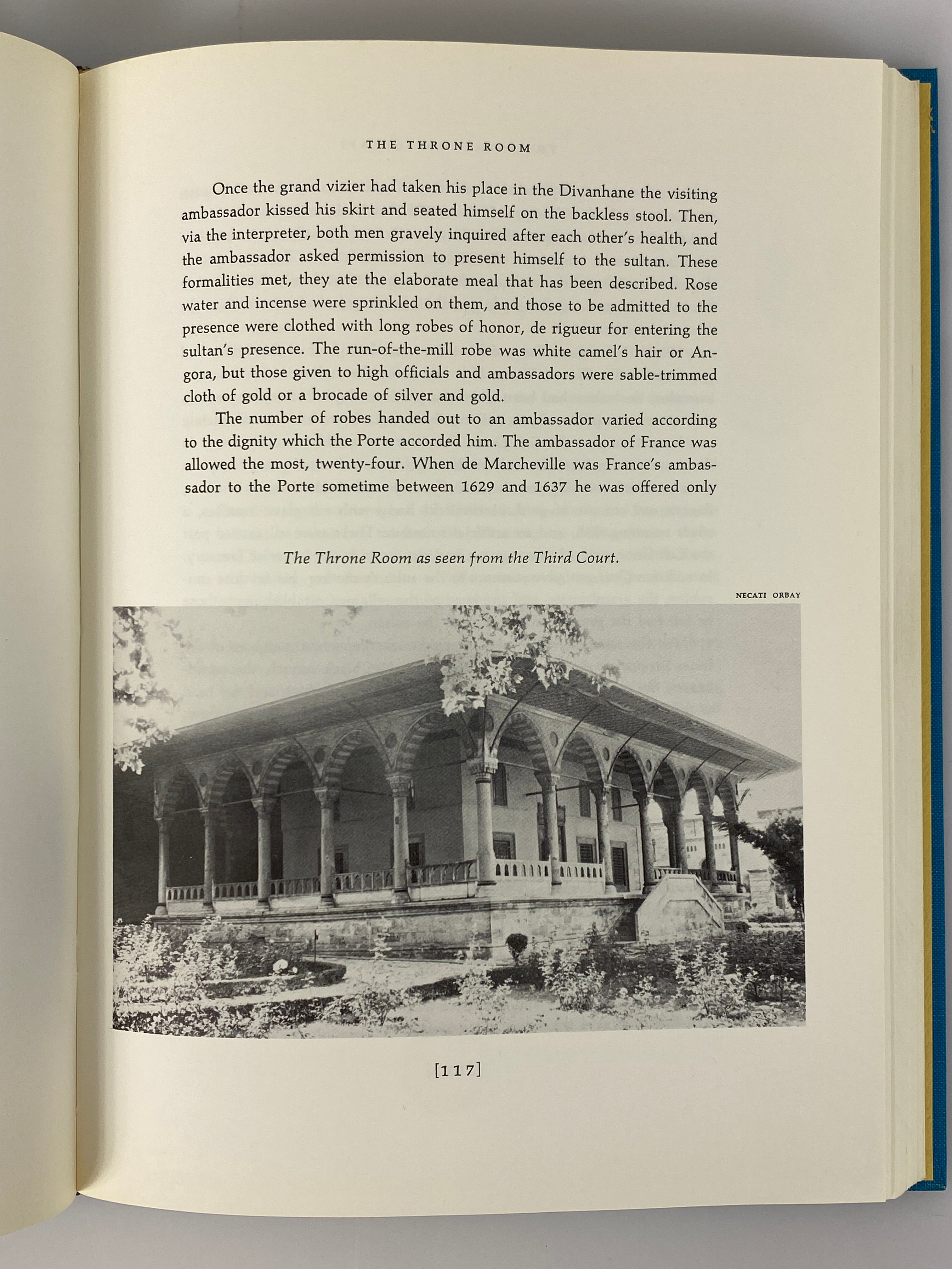 The Palace of Topkapi in Istanbul by Fanny Davis 1970 First Ed HC DJ