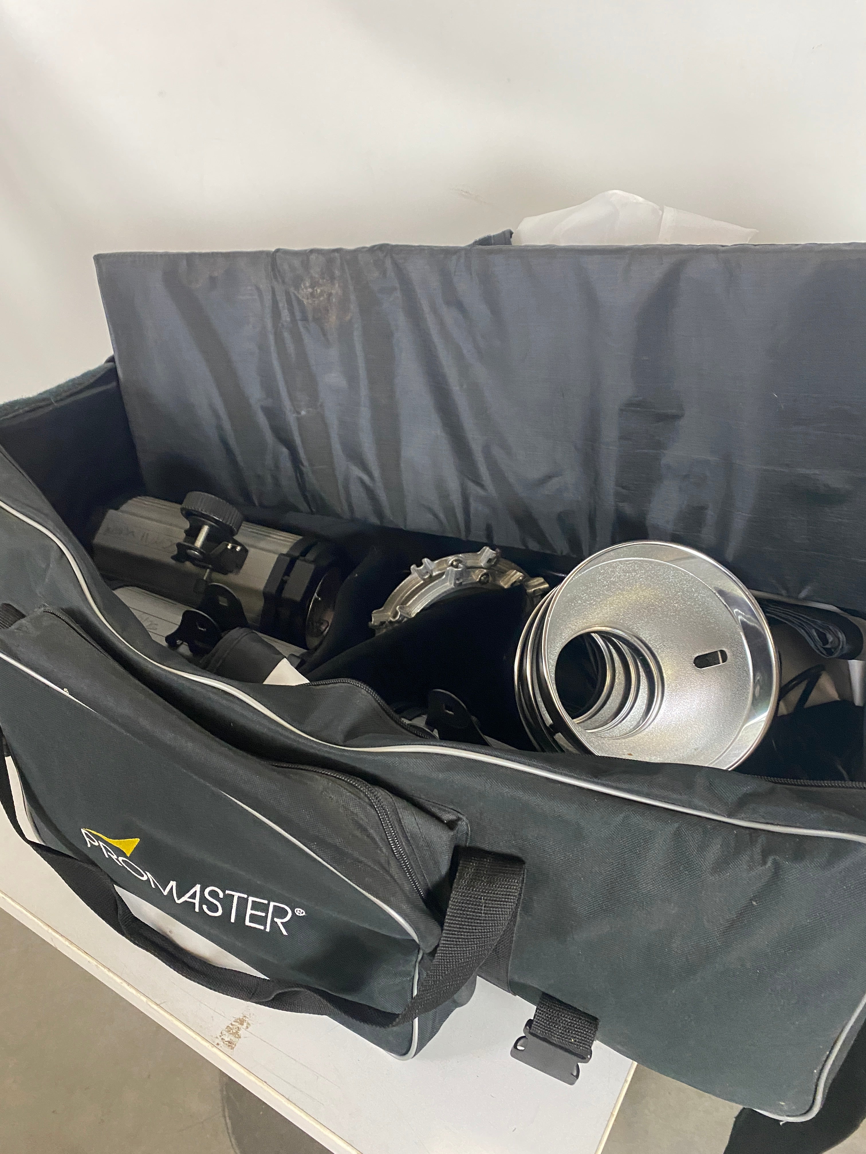 ProMaster 300c Professional Studio MonoLight Flash Kit