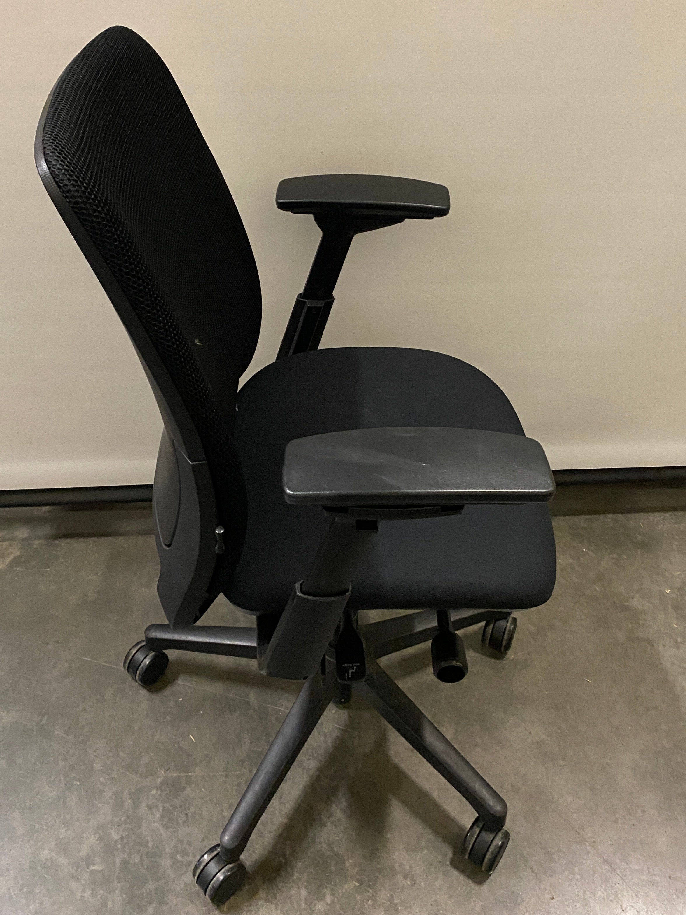 Steelcase #4821418 Black Mesh Adjustable Office Chair