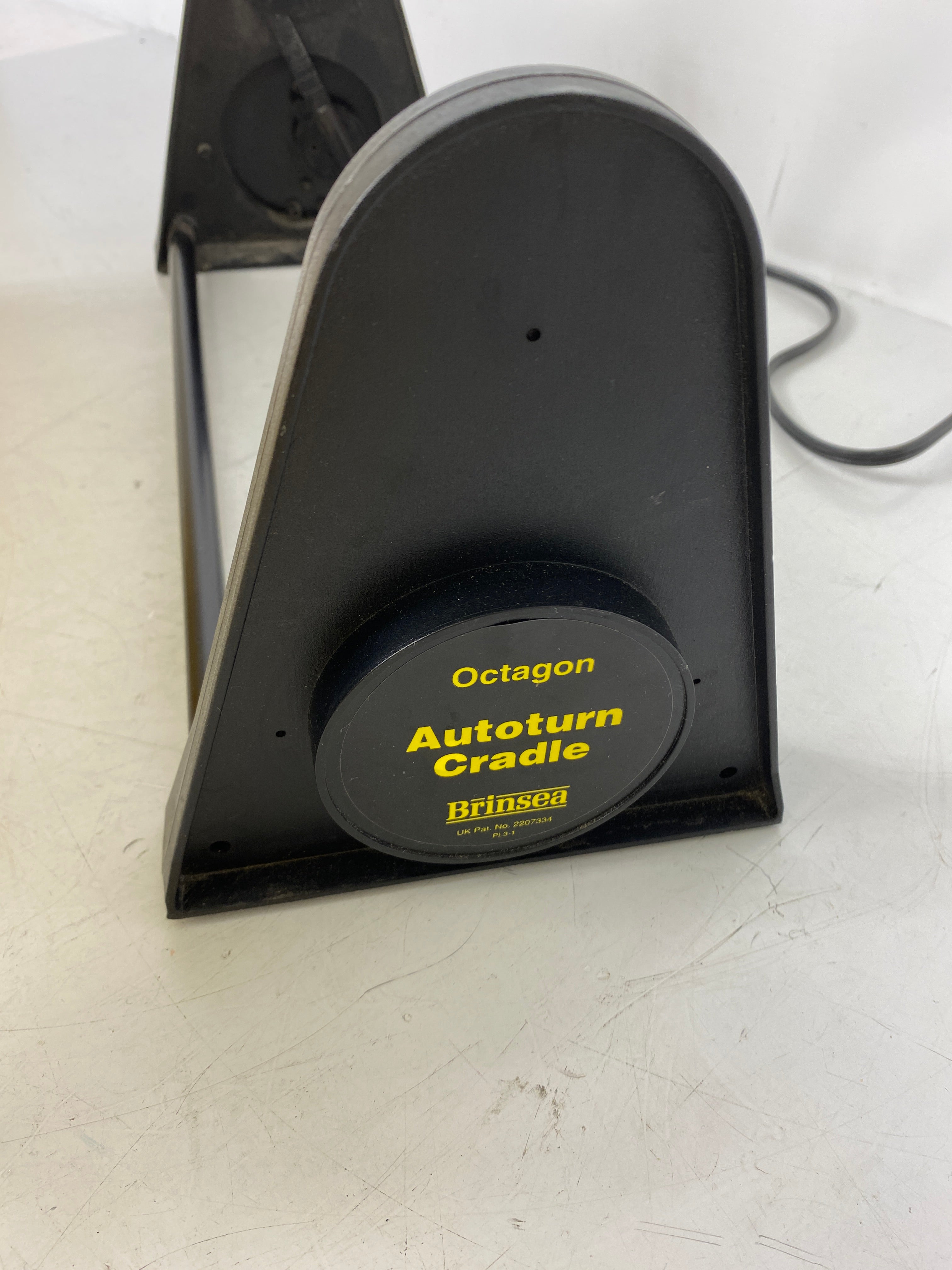 Brinsea Octagon Advance Incubator with Autoturn Cradle and Humidity Pump