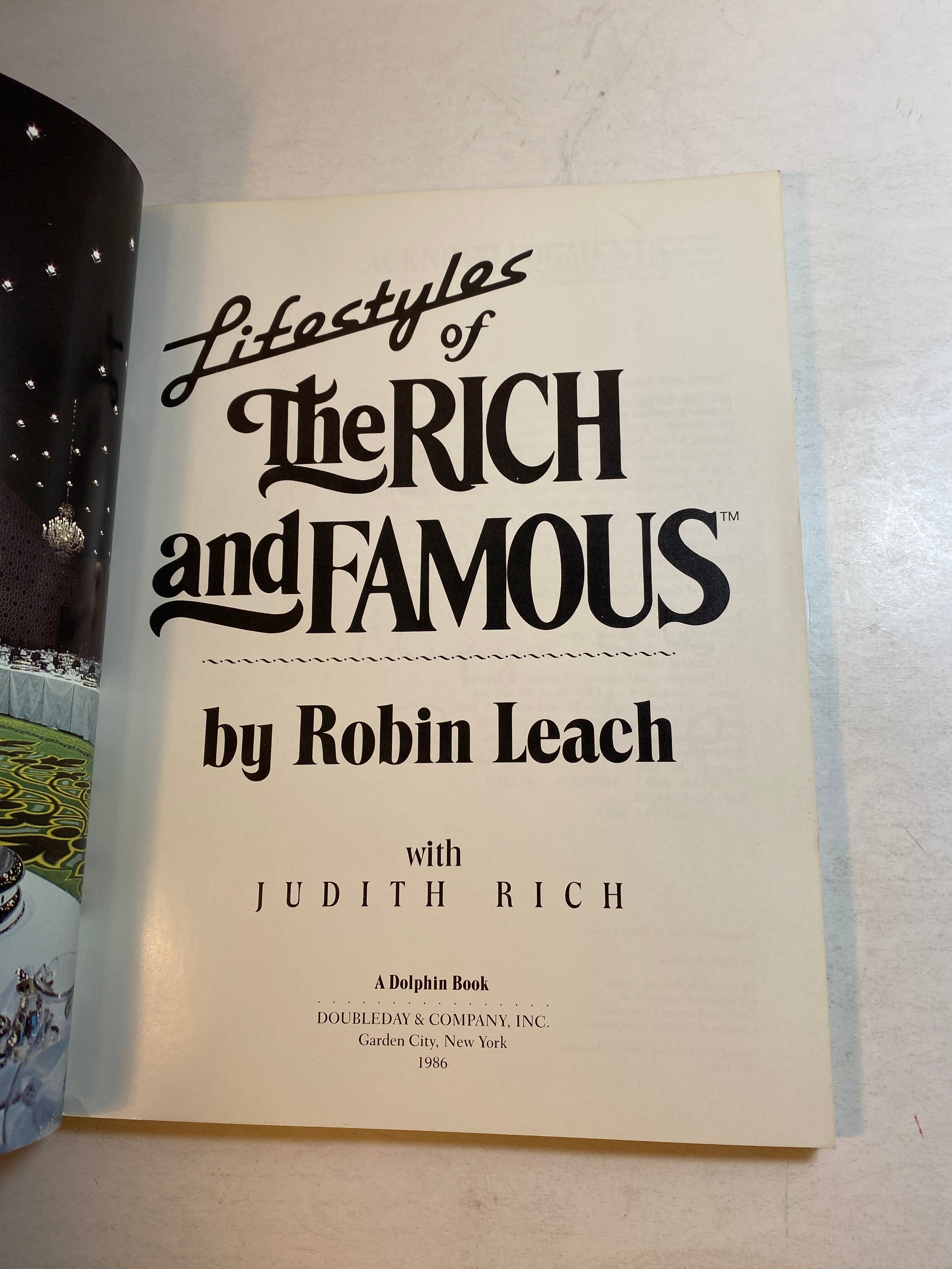 Robin Leach Lifestyles of the Rich and Famous SC 1986 *Signed*