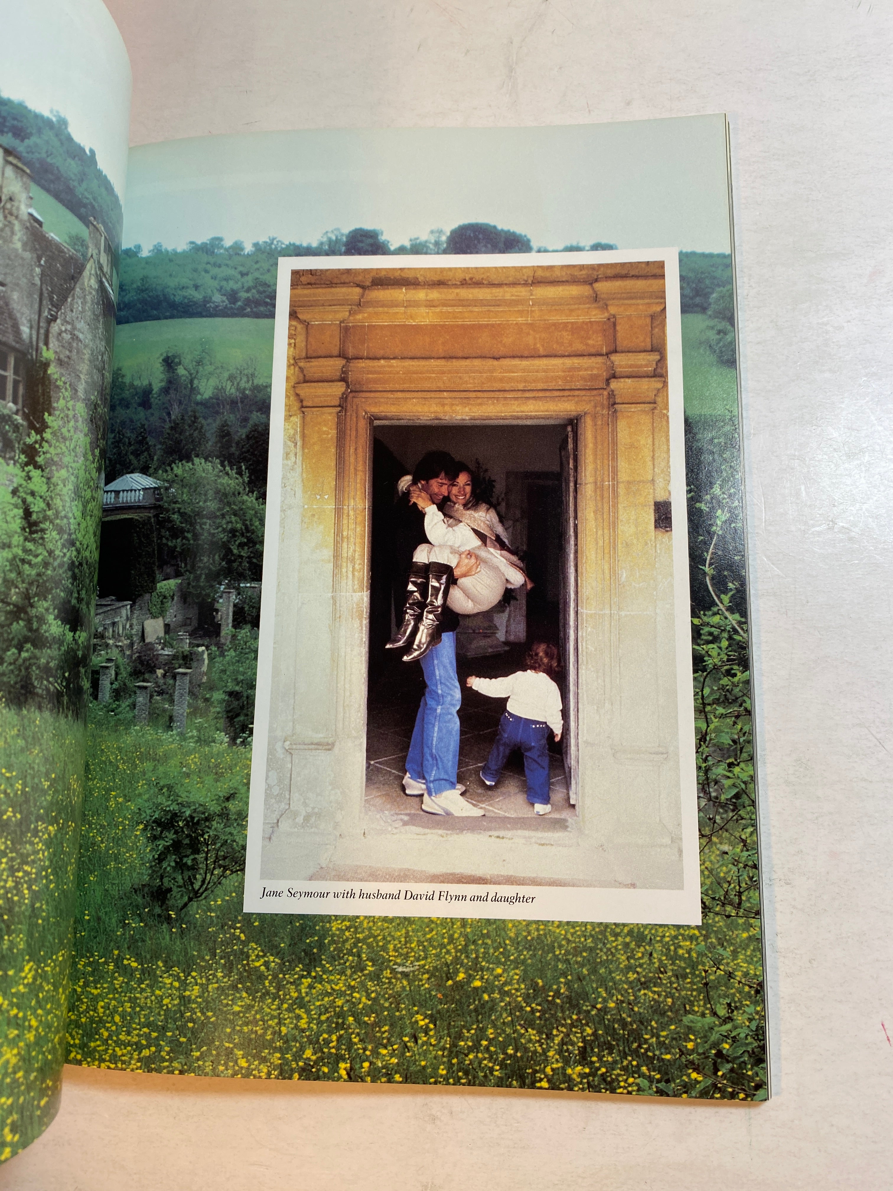 Robin Leach Lifestyles of the Rich and Famous SC 1986 *Signed*