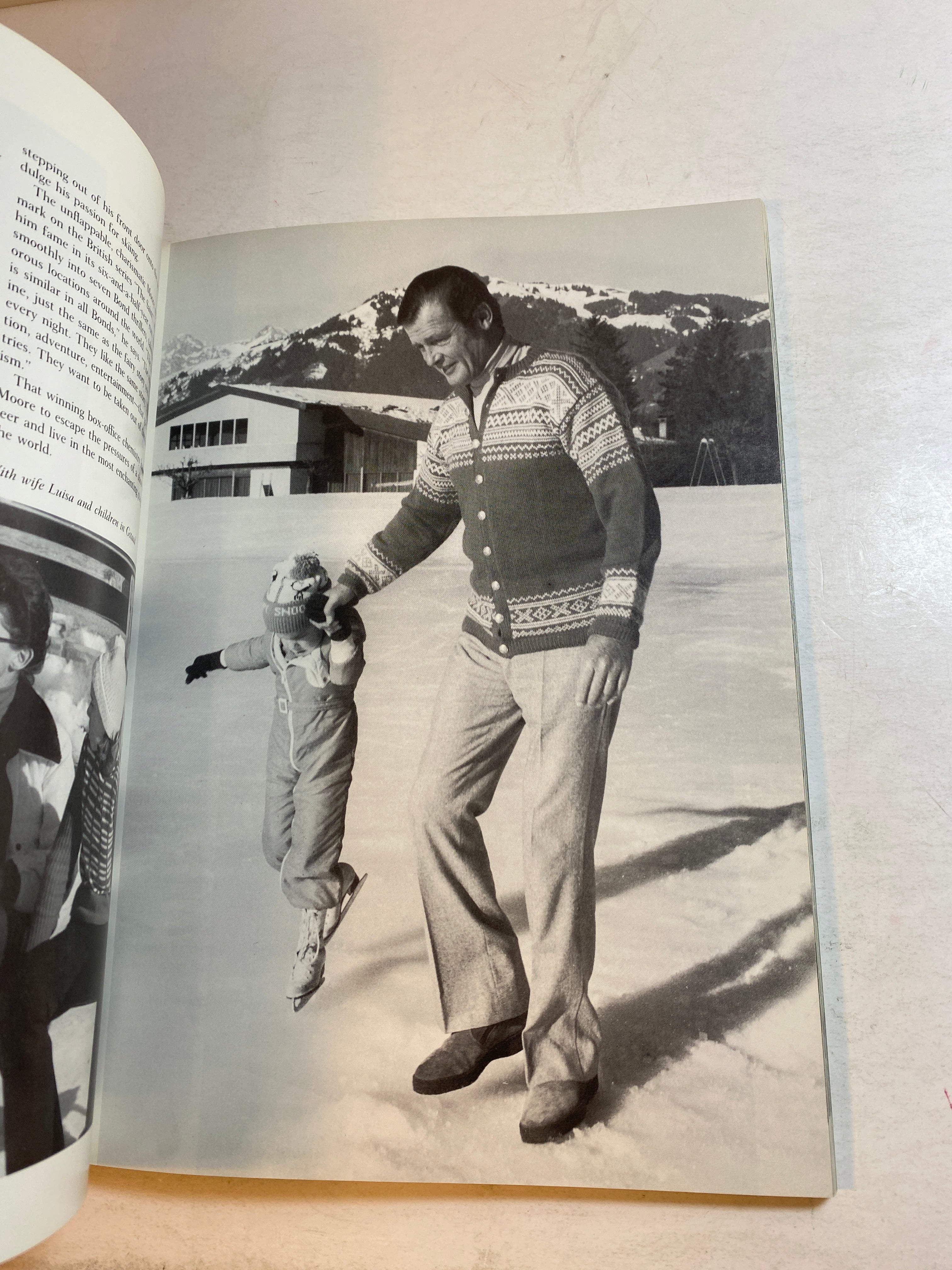 Robin Leach Lifestyles of the Rich and Famous SC 1986 *Signed*